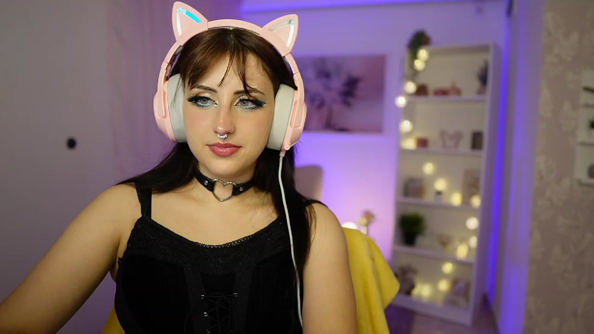 Gallery image thumbnail from Cherry_Acid18's myfreecams stream on, 09/27/2023, 23:05 image 9 of 20