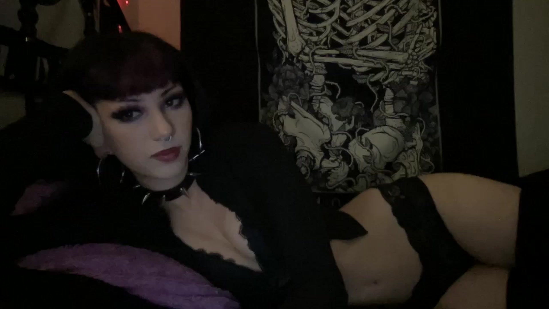 Gallery image thumbnail from Cherry_Bomb0's myfreecams stream on, 08/30/2023, 07:50 image 5 of 20