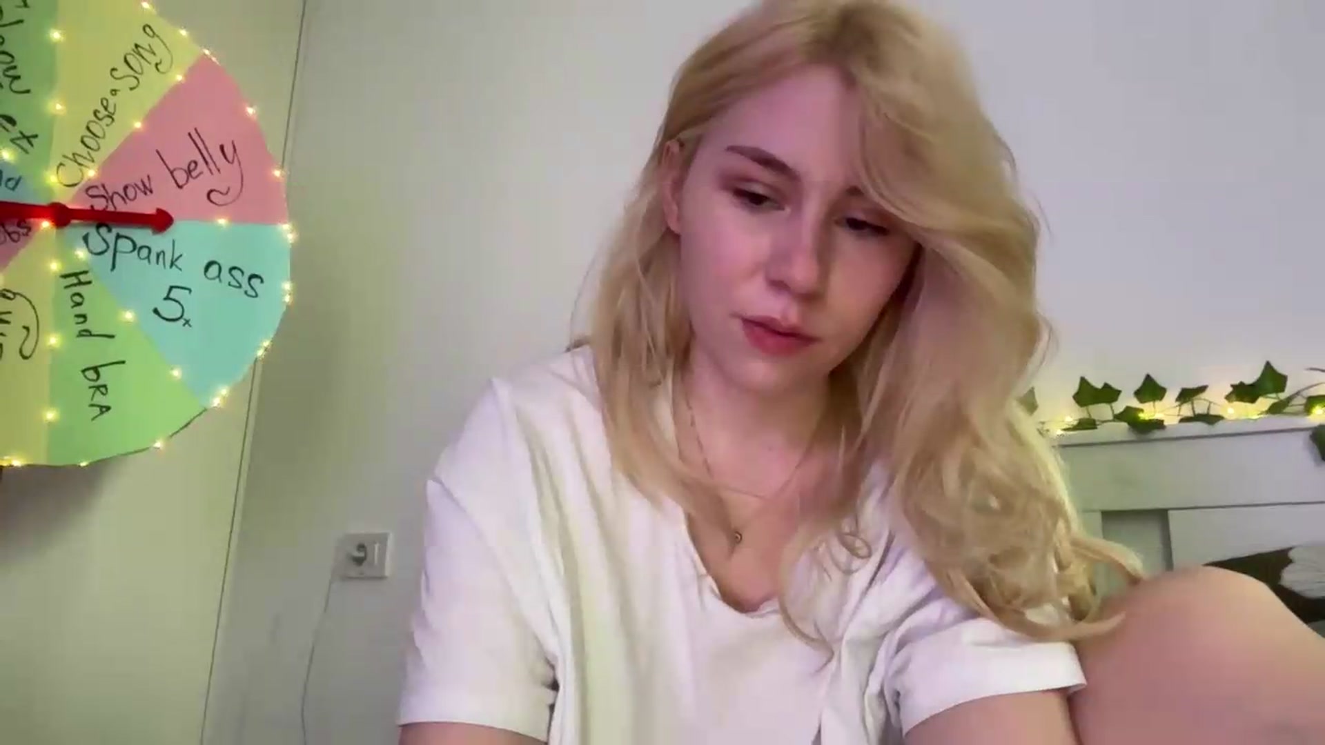 Gallery image thumbnail from Cherry_Iwe's myfreecams stream on, 08/27/2026, 08:27 image 10 of 20