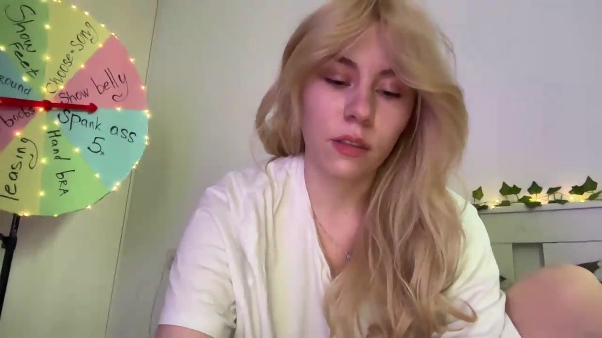 Gallery image thumbnail from Cherry_Iwe's myfreecams stream on, 08/27/2026, 08:27 image 3 of 20