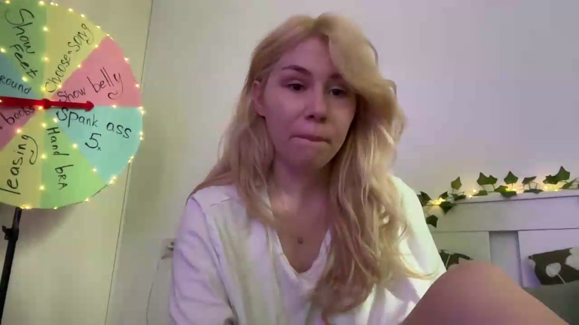 Gallery image thumbnail from Cherry_Iwe's myfreecams stream on, 08/27/2026, 08:27 image 19 of 20