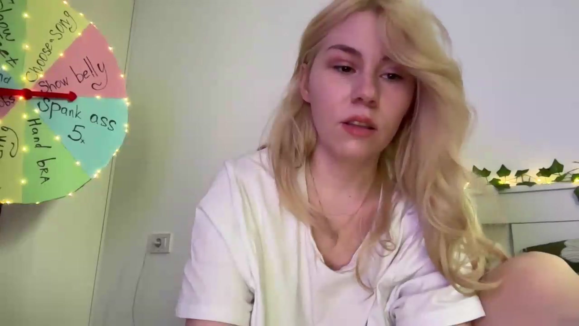 Gallery image thumbnail from Cherry_Iwe's myfreecams stream on, 08/27/2026, 08:27 image 11 of 20