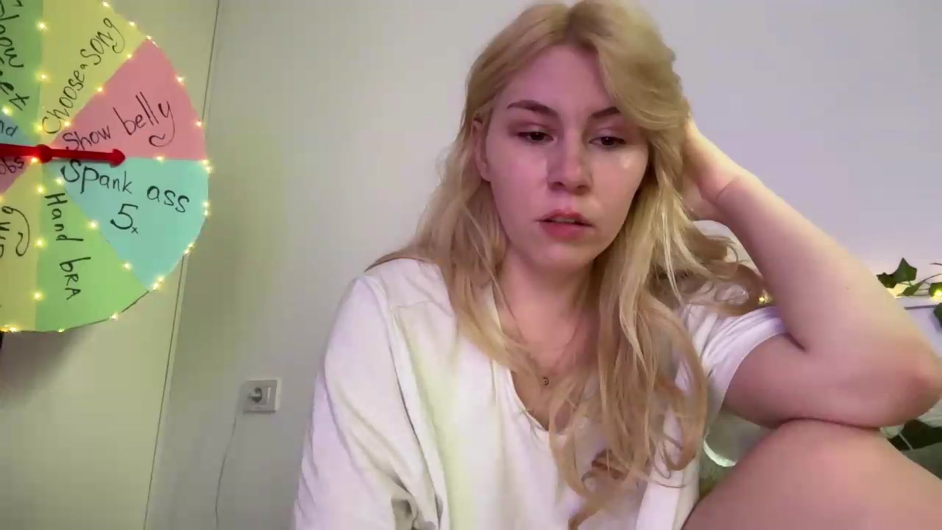 Gallery image thumbnail from Cherry_Iwe's myfreecams stream on, 08/27/2026, 08:27 image 13 of 20