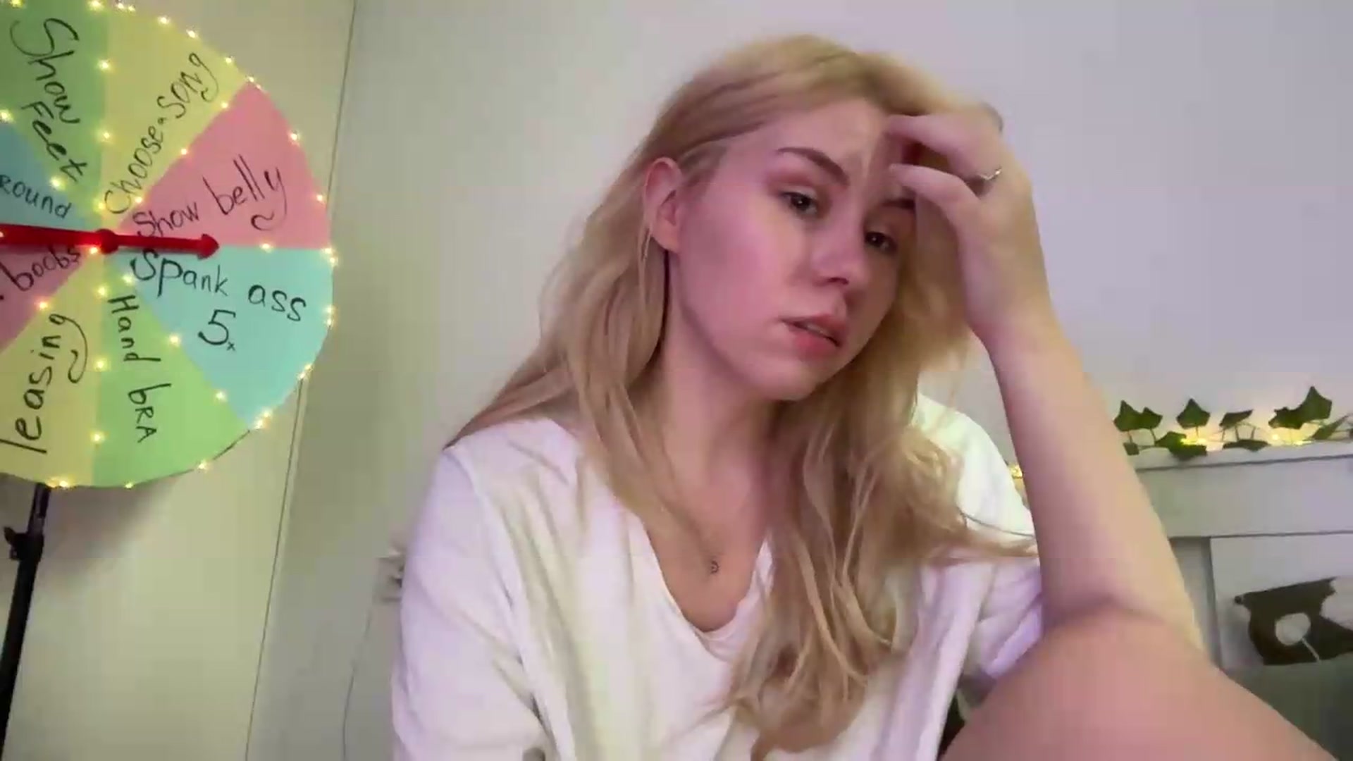 Gallery image thumbnail from Cherry_Iwe's myfreecams stream on, 08/27/2026, 08:27 image 18 of 20