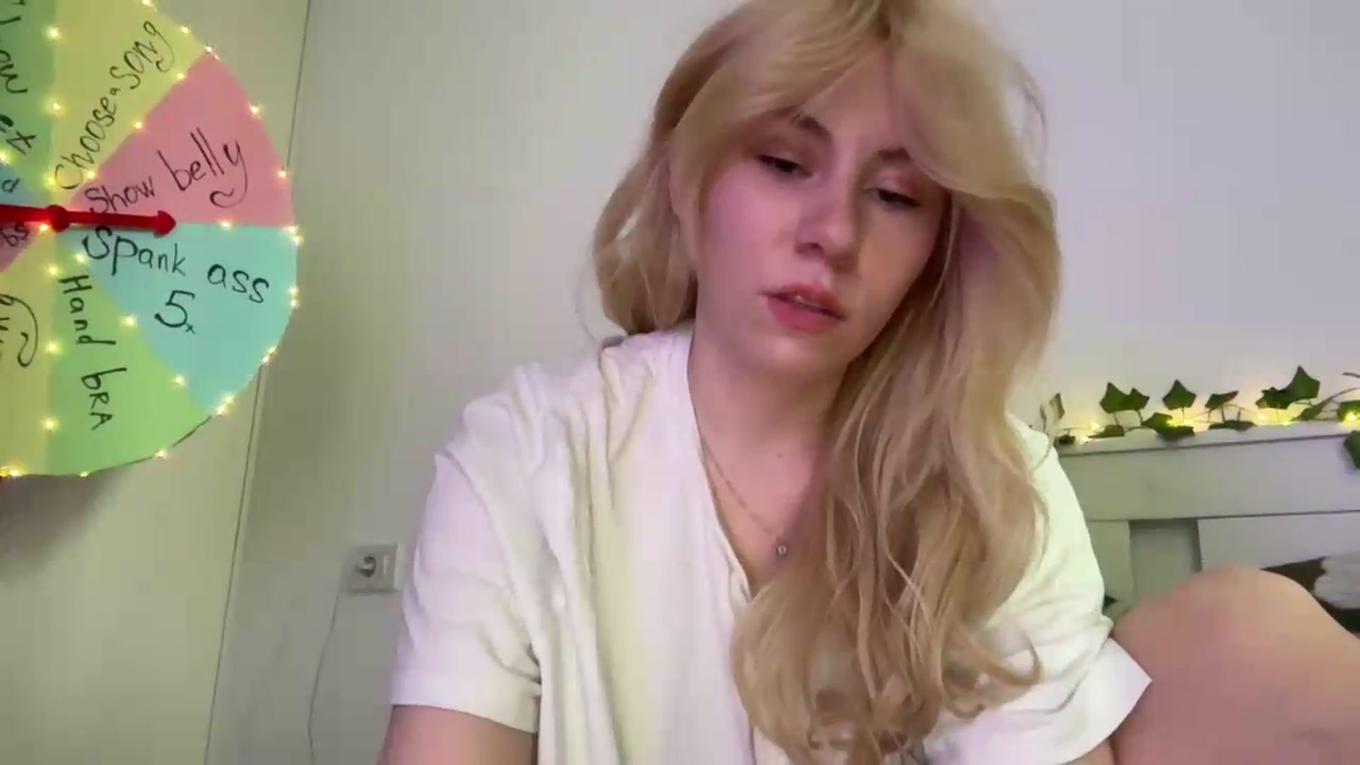 Gallery image thumbnail from Cherry_Iwe's myfreecams stream on, 08/27/2026, 08:27 image 5 of 20