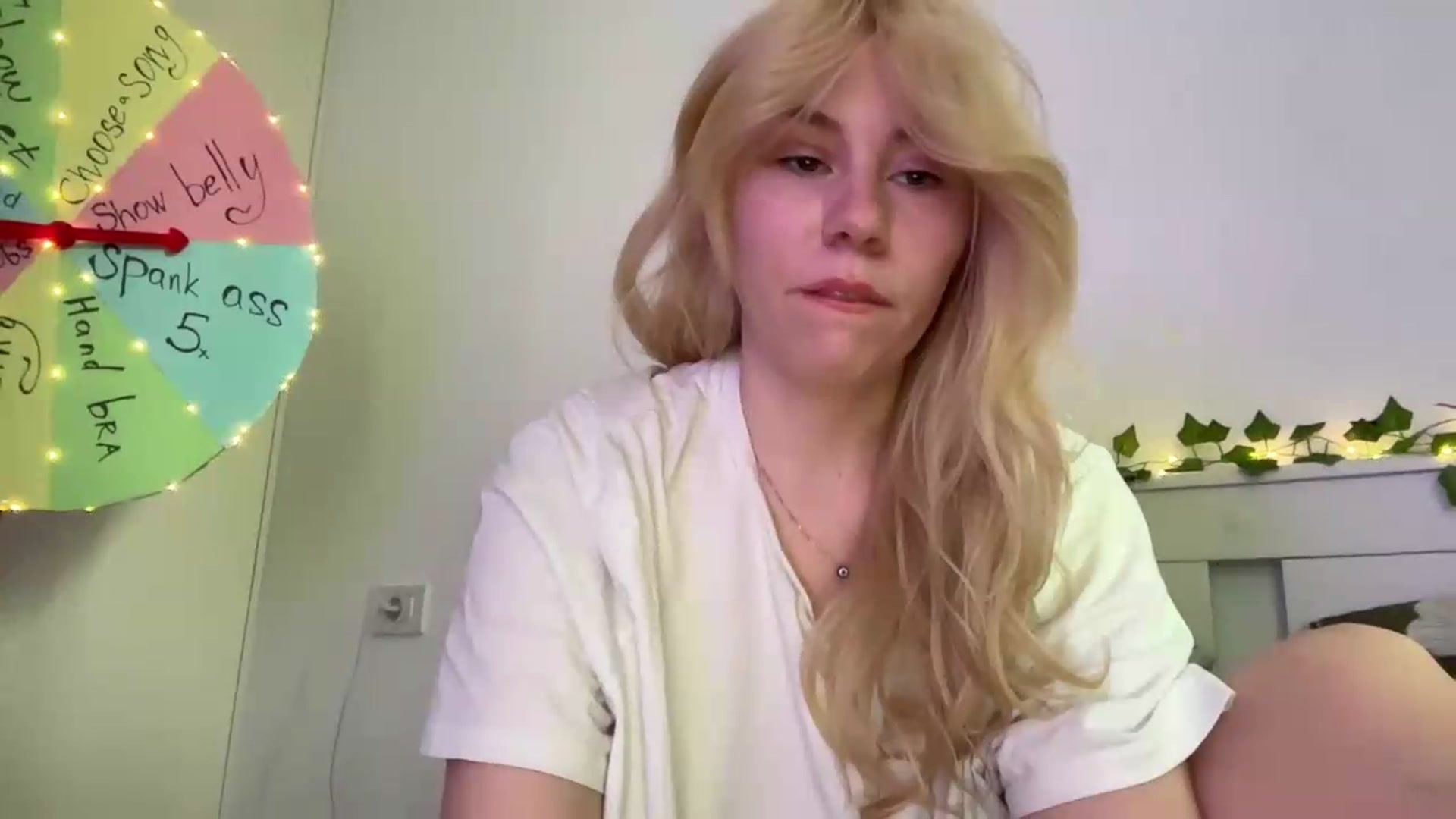 Gallery image thumbnail from Cherry_Iwe's myfreecams stream on, 08/27/2026, 08:27 image 6 of 20