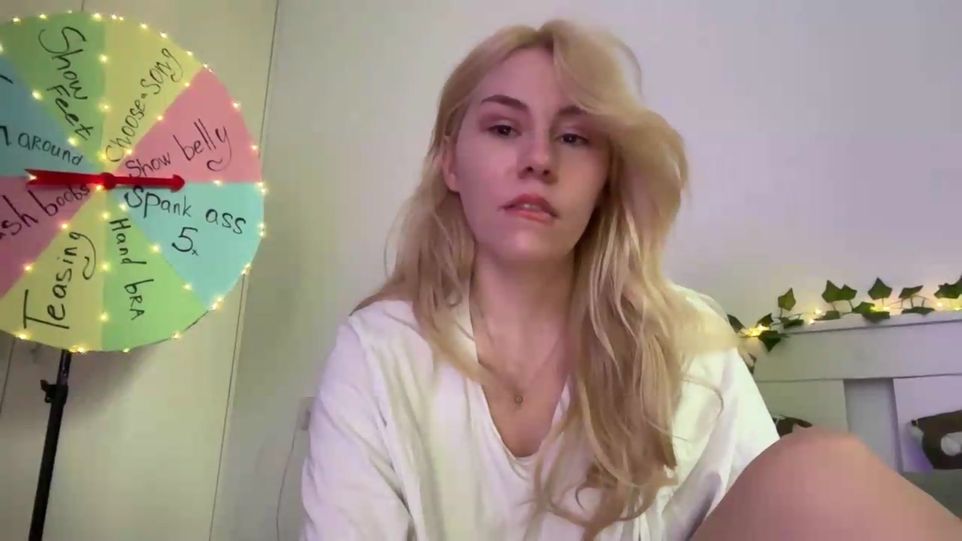 Gallery image thumbnail from Cherry_Iwe's myfreecams stream on, 08/27/2026, 08:27 image 15 of 20