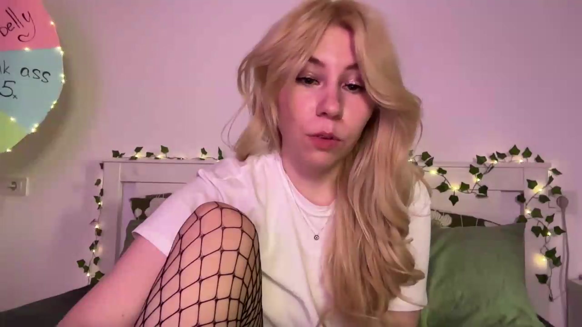 Gallery image thumbnail from Cherry_Iwe's myfreecams stream on, 08/28/2026, 17:36 image 3 of 20