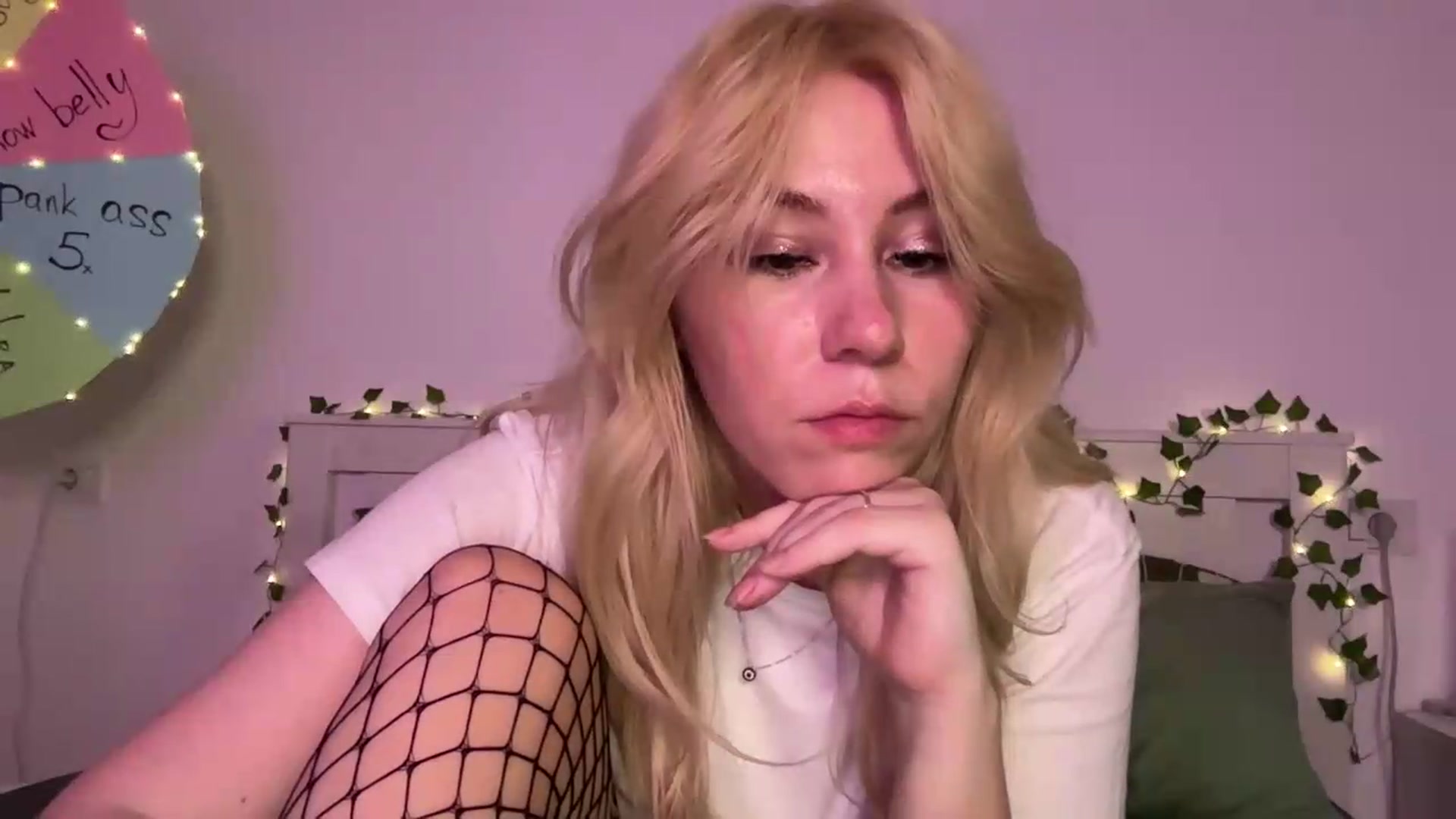 Gallery image thumbnail from Cherry_Iwe's myfreecams stream on, 08/28/2026, 17:36 image 6 of 20
