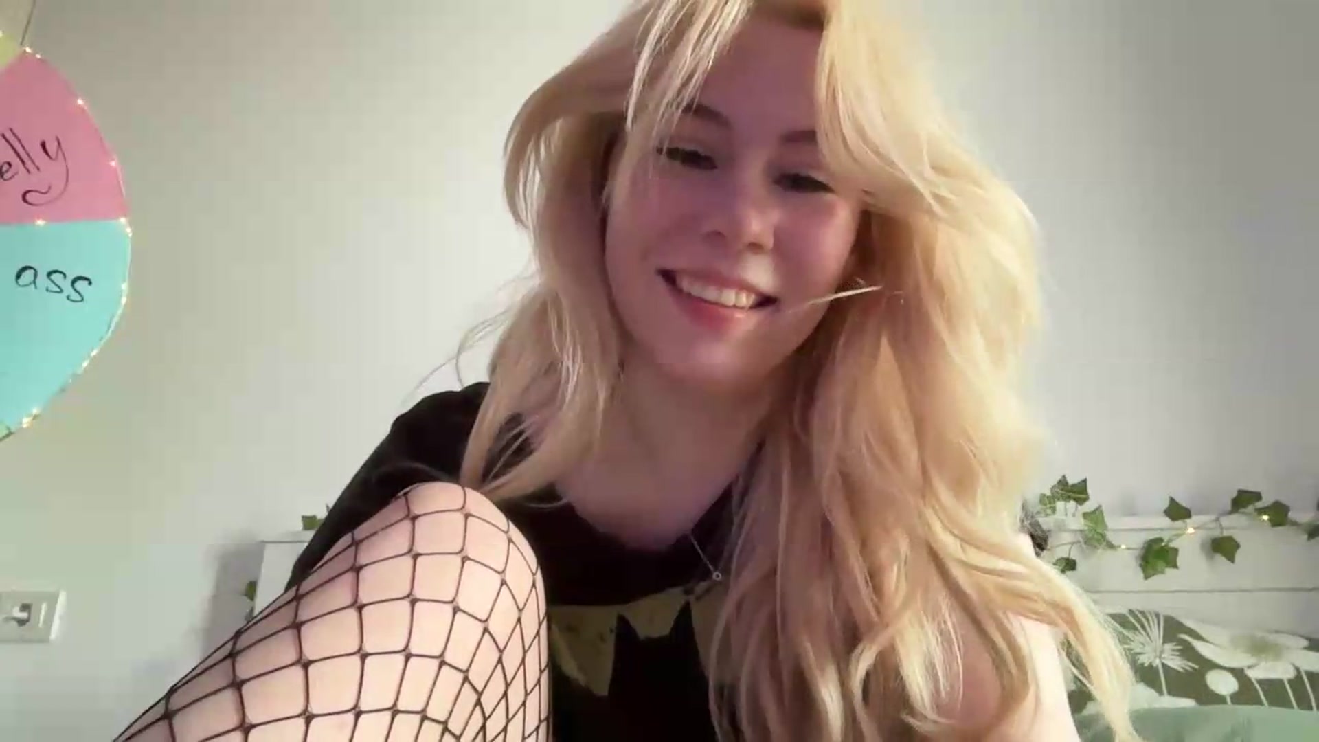 Gallery image thumbnail from Cherry_Iwe's myfreecams stream on, 08/30/2026, 15:47 image 4 of 20