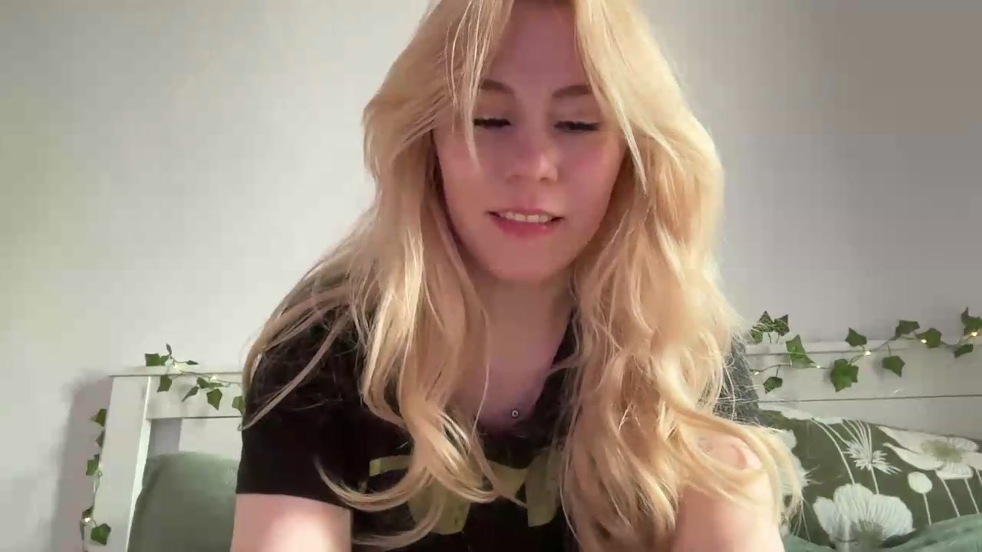 Gallery image thumbnail from Cherry_Iwe's myfreecams stream on, 08/30/2026, 15:47 image 12 of 20