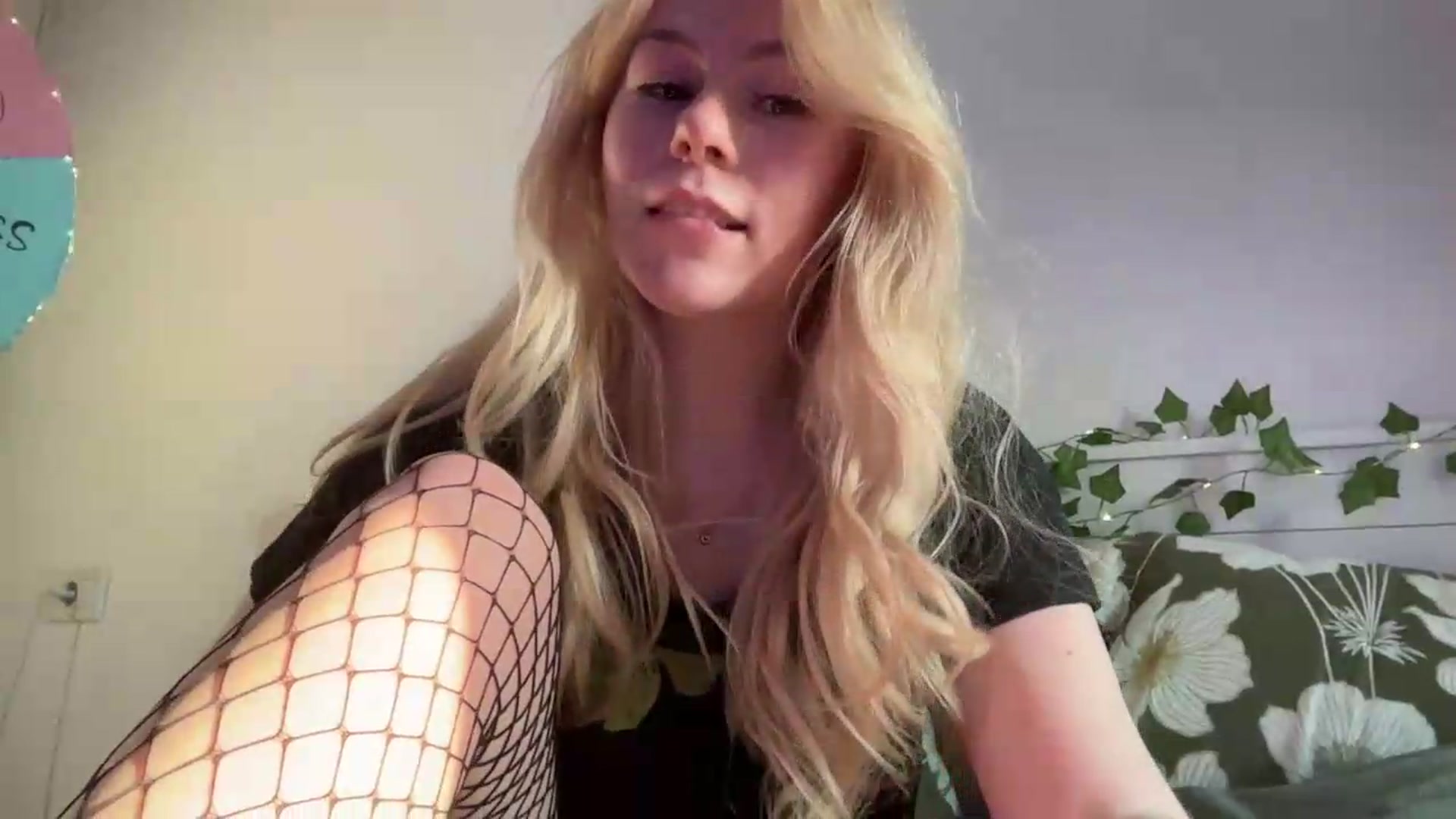 Gallery image thumbnail from Cherry_Iwe's myfreecams stream on, 08/30/2026, 16:04 image 20 of 20