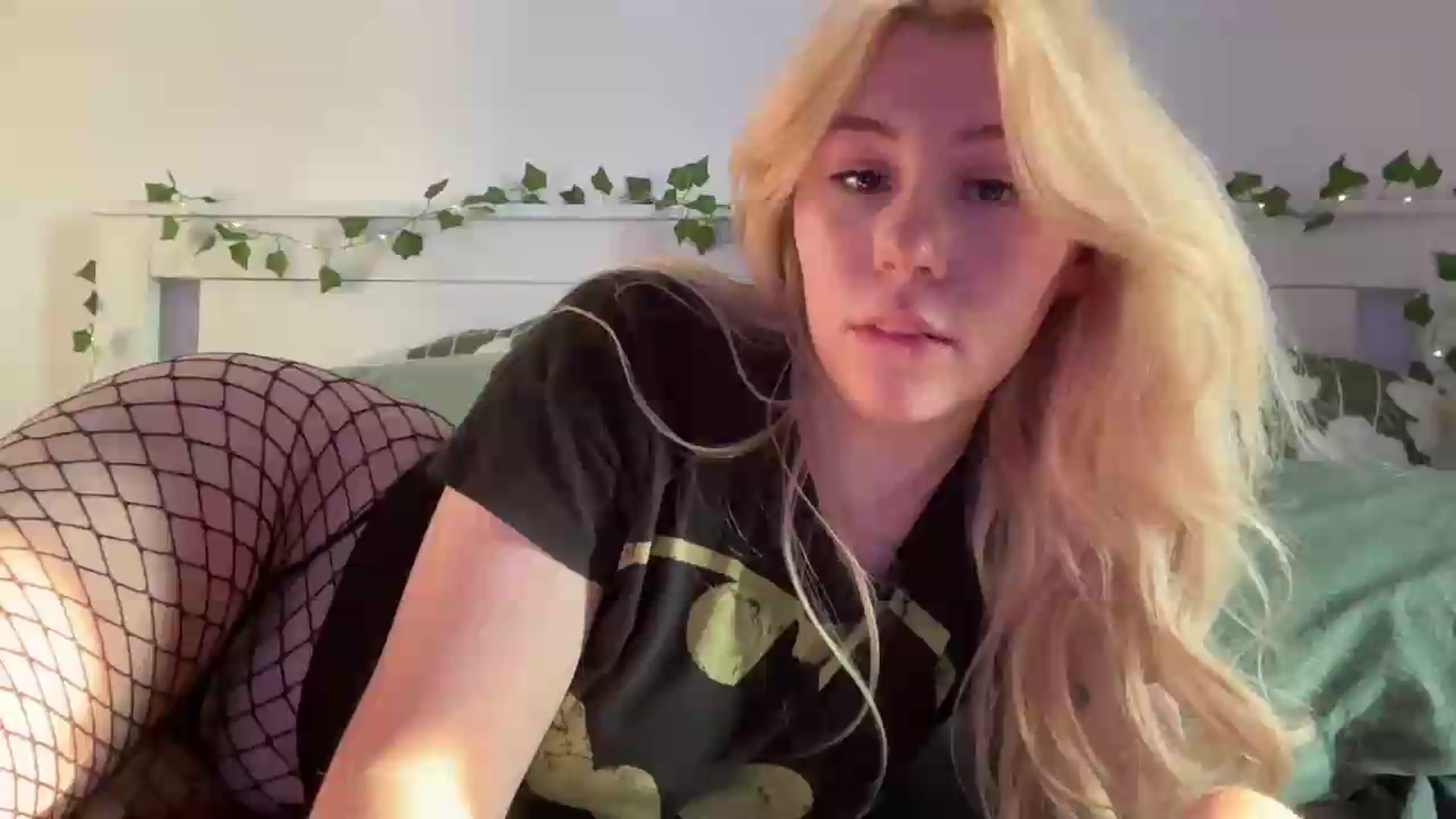 Gallery image thumbnail from Cherry_Iwe's myfreecams stream on, 08/30/2026, 16:04 image 16 of 20