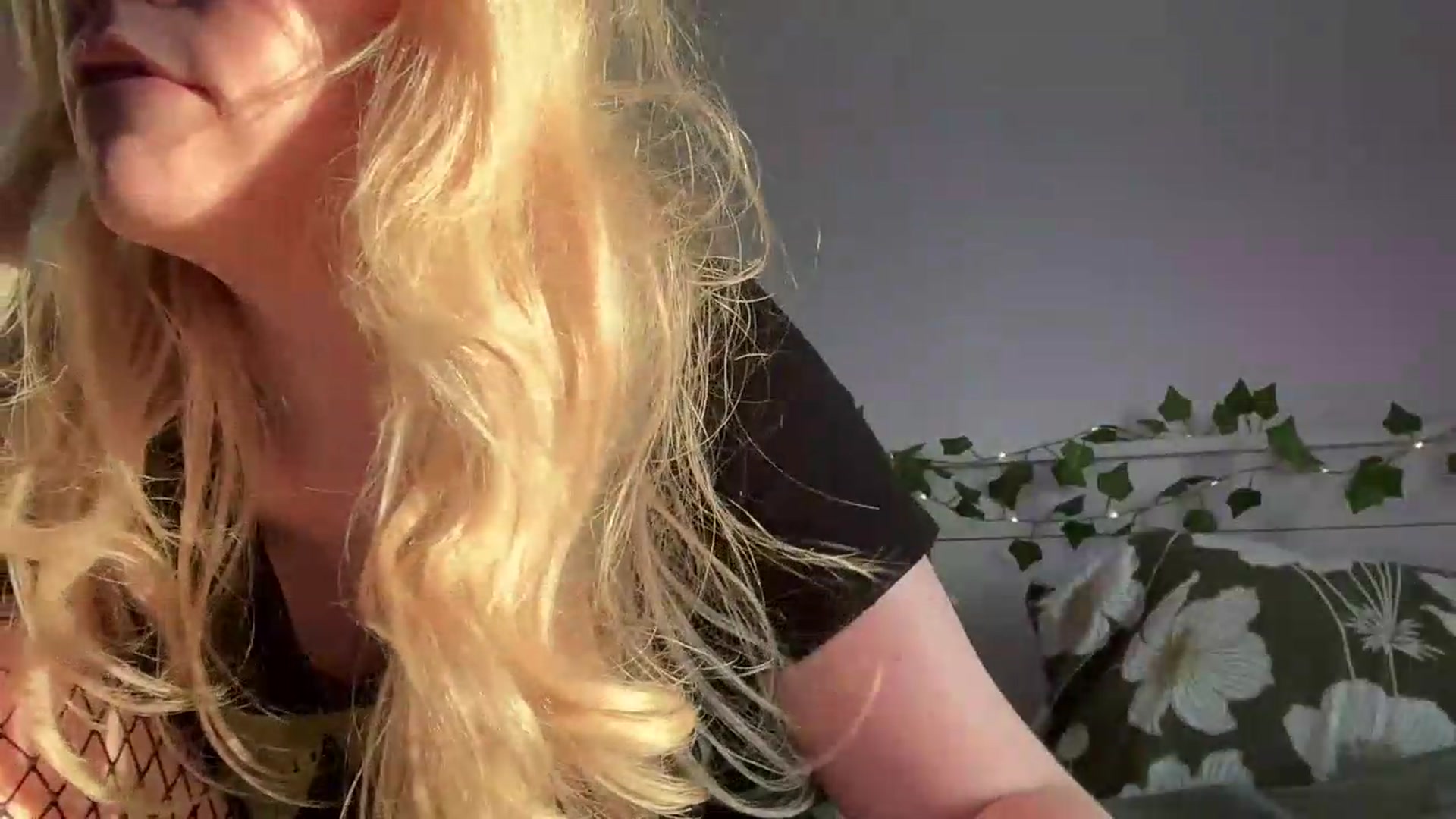 Gallery image thumbnail from Cherry_Iwe's myfreecams stream on, 08/30/2026, 16:04 image 18 of 20