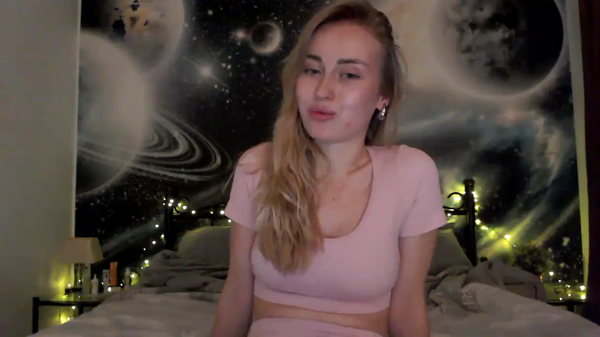 Gallery image thumbnail from Cherry_Miss's myfreecams stream on, 03/13/2024, 17:03 image 16 of 20