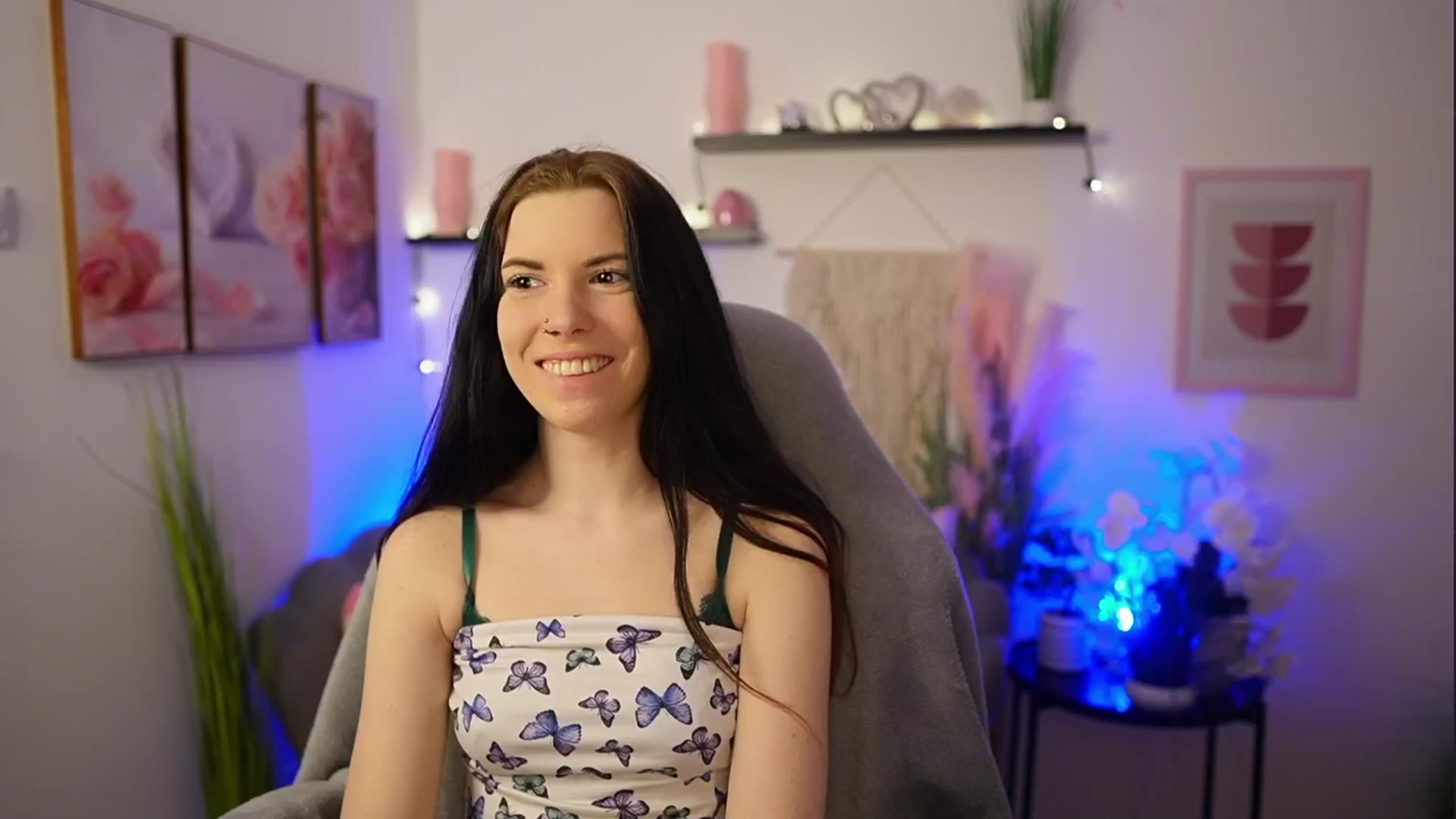 Gallery image thumbnail from Cherry_Rain's myfreecams stream on, 02/25/2026, 18:55 image 16 of 20