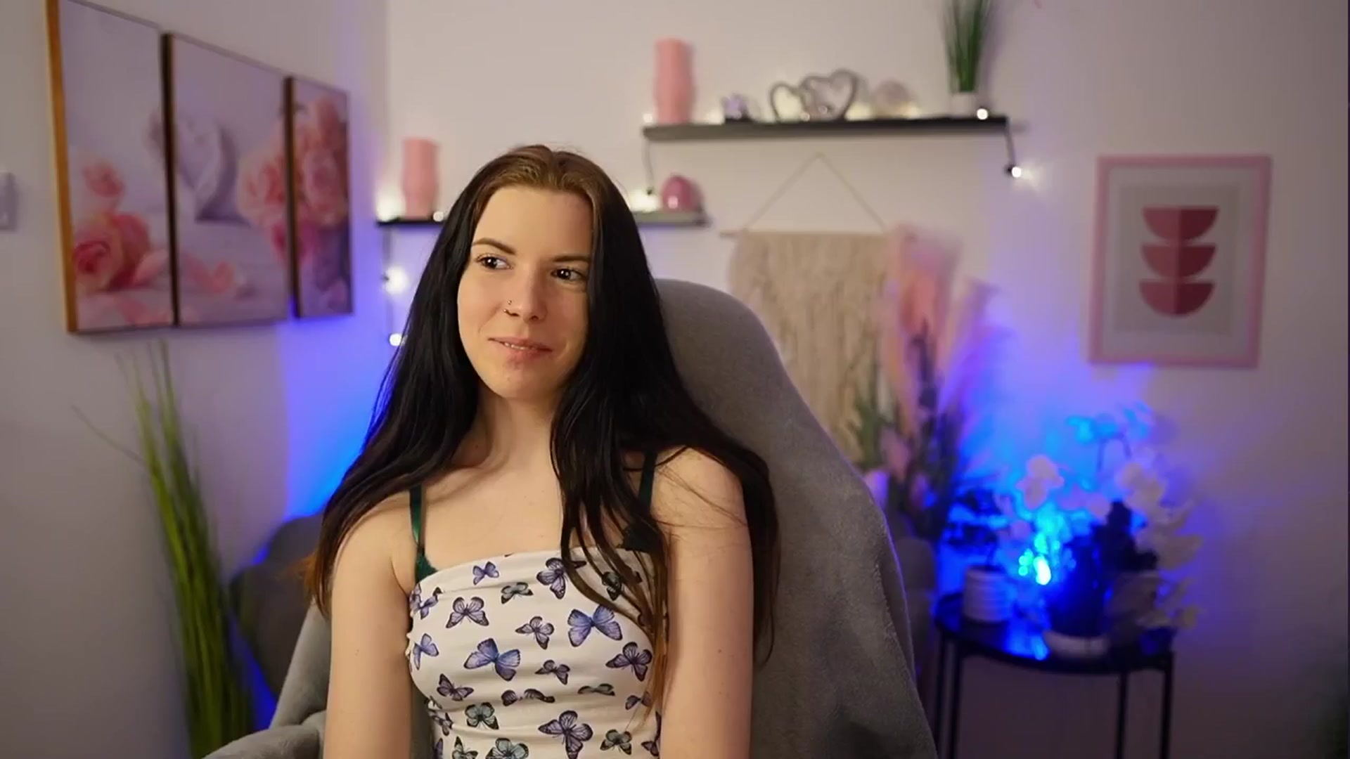 Gallery image thumbnail from Cherry_Rain's myfreecams stream on, 02/25/2026, 18:55 image 18 of 20