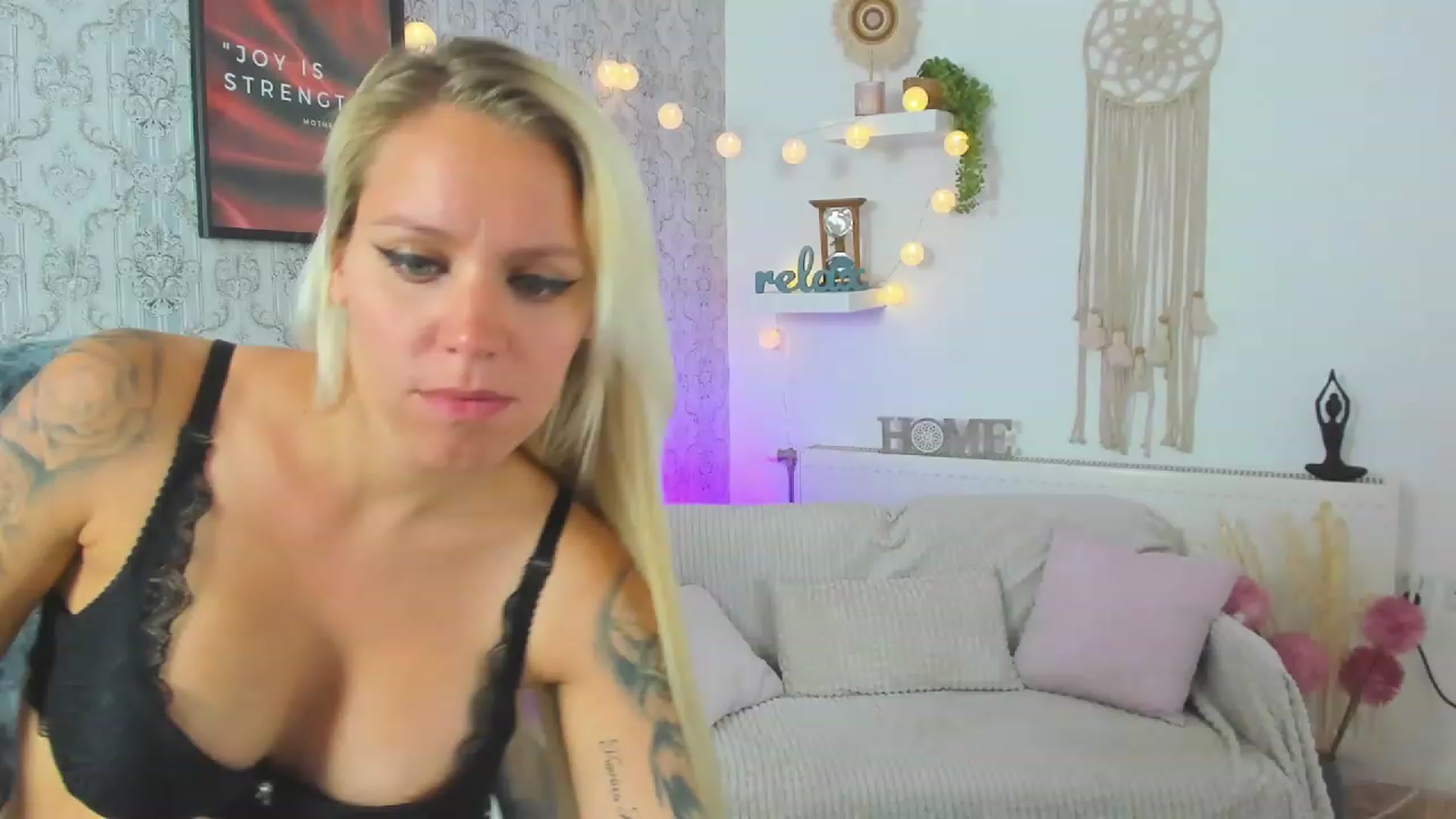 Gallery image thumbnail from Cherry__Blond's myfreecams stream on, 07/09/2023, 12:07 image 8 of 20