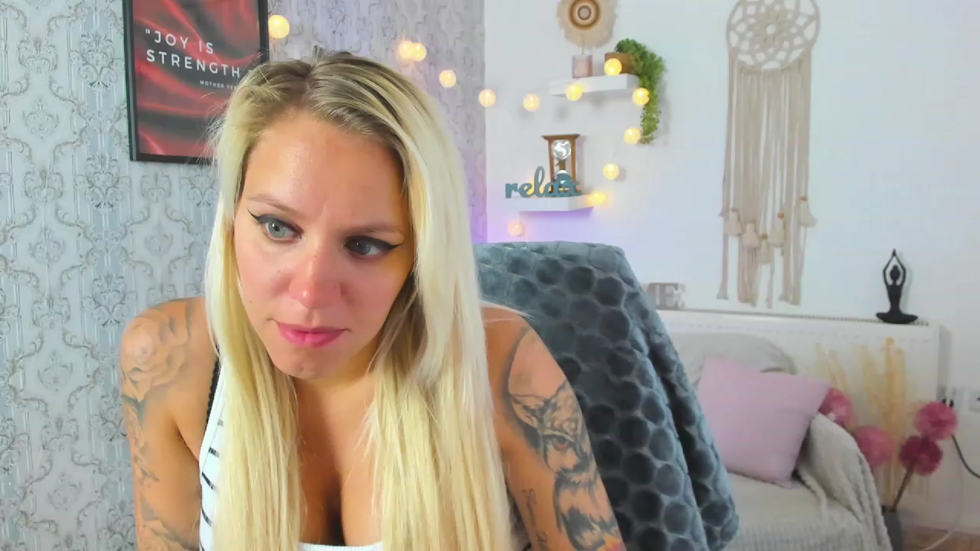 Gallery image thumbnail from Cherry__Blond's myfreecams stream on, 07/09/2023, 13:00 image 19 of 20