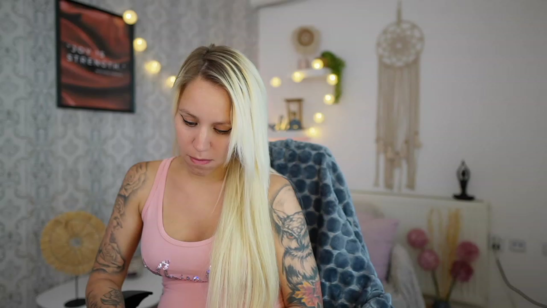 Gallery image thumbnail from Cherry__Blond's myfreecams stream on, 07/10/2023, 10:42 image 1 of 20