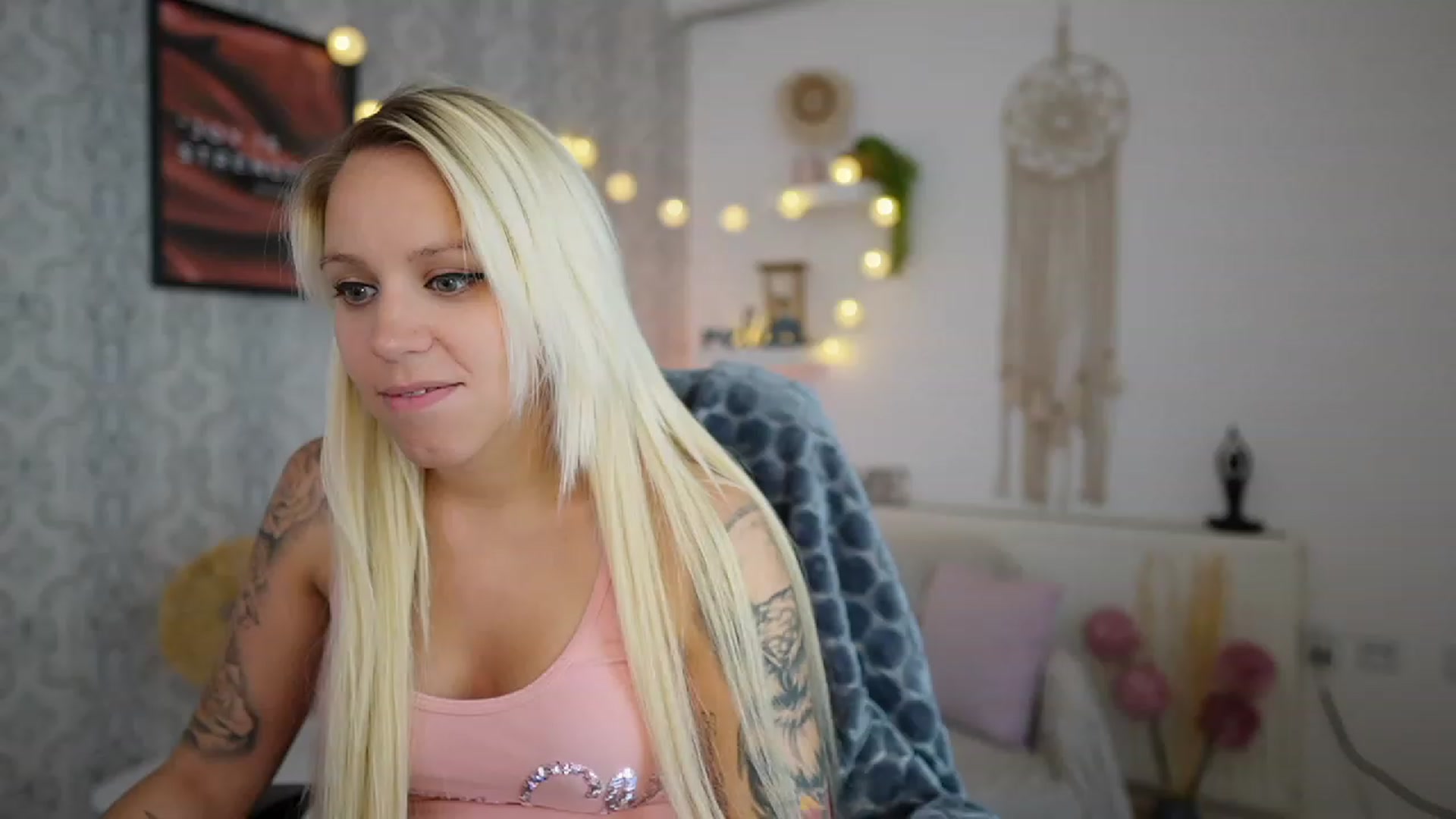 Gallery image thumbnail from Cherry__Blond's myfreecams stream on, 07/10/2023, 13:17 image 1 of 20