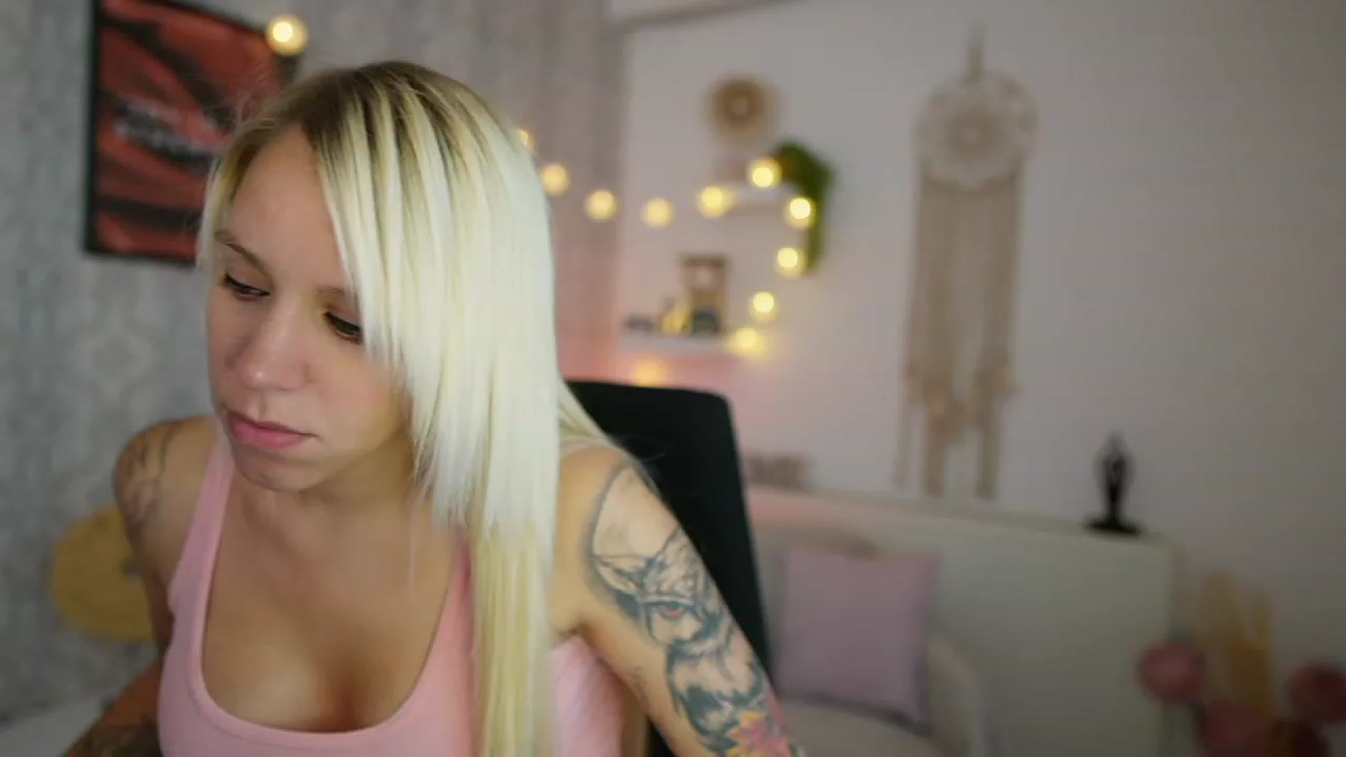 Gallery image thumbnail from Cherry__Blond's myfreecams stream on, 07/18/2023, 07:49 image 2 of 20