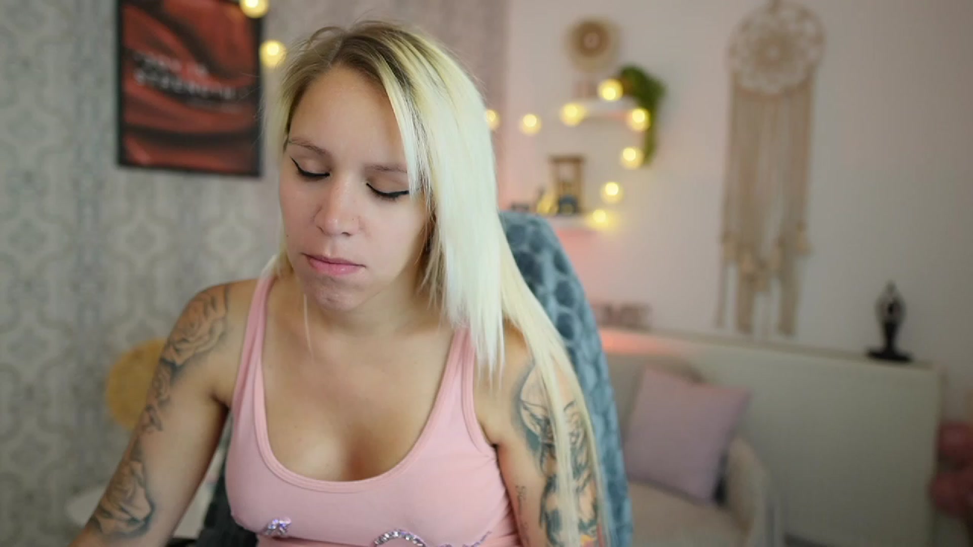 Gallery image thumbnail from Cherry__Blond's myfreecams stream on, 07/21/2023, 11:03 image 12 of 20