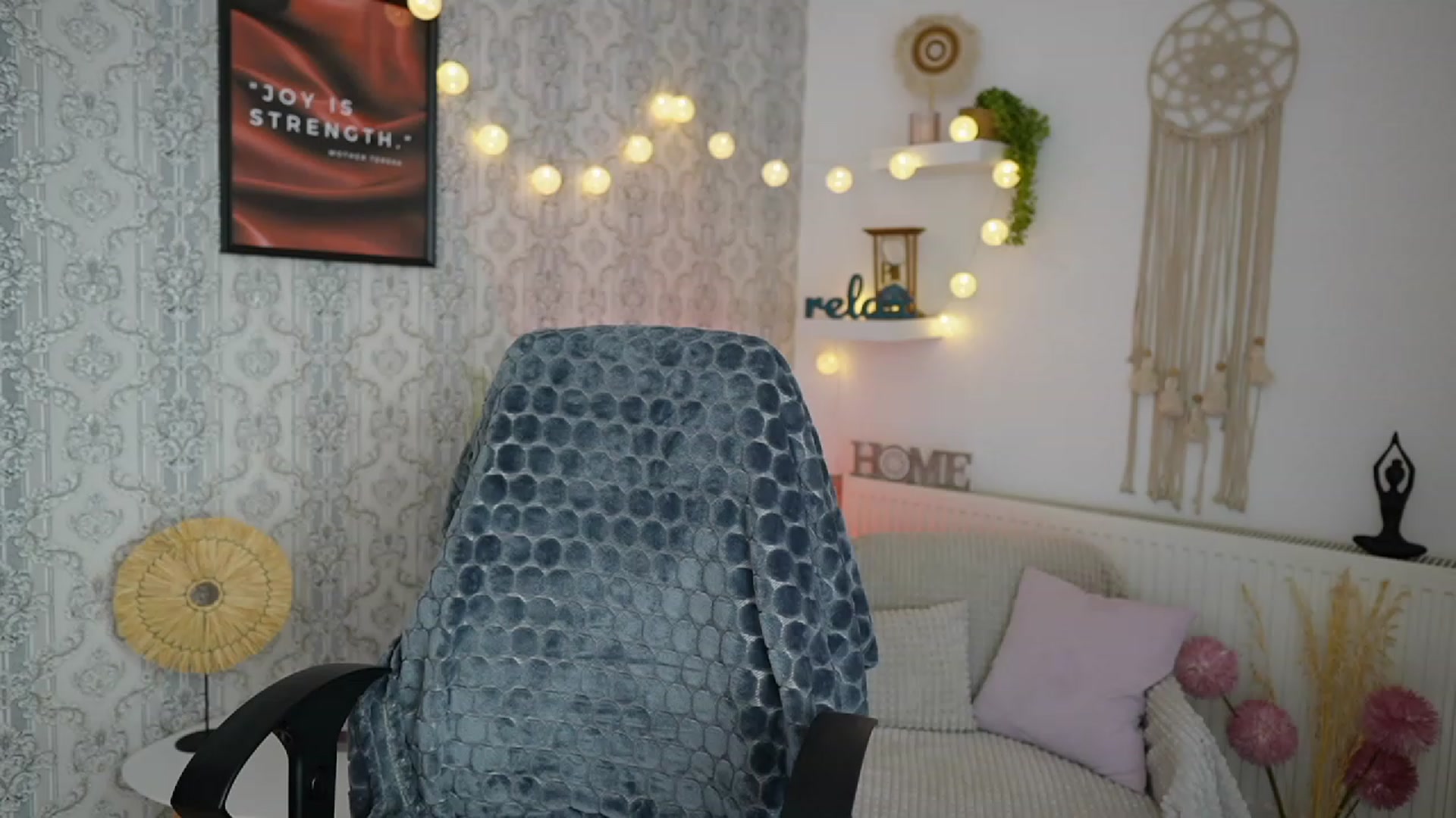 Gallery image thumbnail from Cherry__Blond's myfreecams stream on, 08/01/2023, 09:43 image 17 of 20