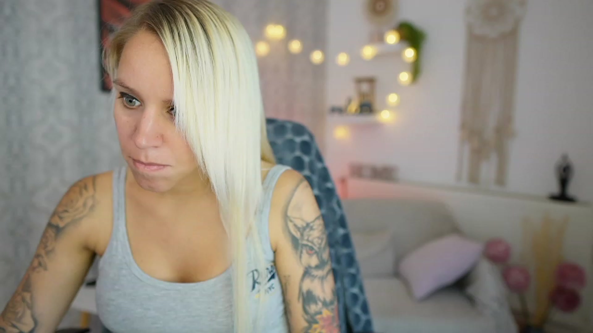 Gallery image thumbnail from Cherry__Blond's myfreecams stream on, 08/04/2023, 10:00 image 18 of 20