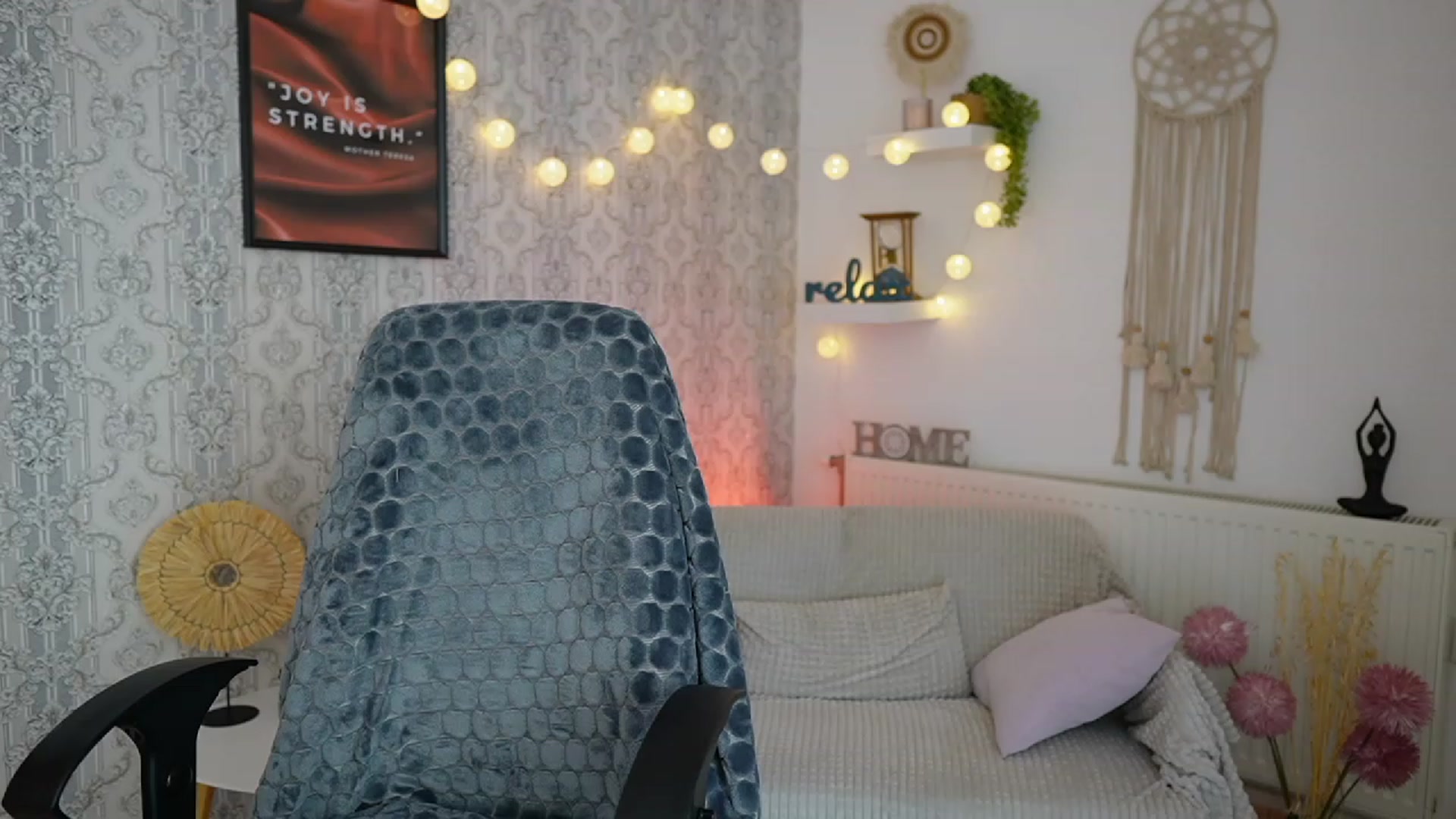 Gallery image thumbnail from Cherry__Blond's myfreecams stream on, 08/04/2023, 12:46 image 12 of 20