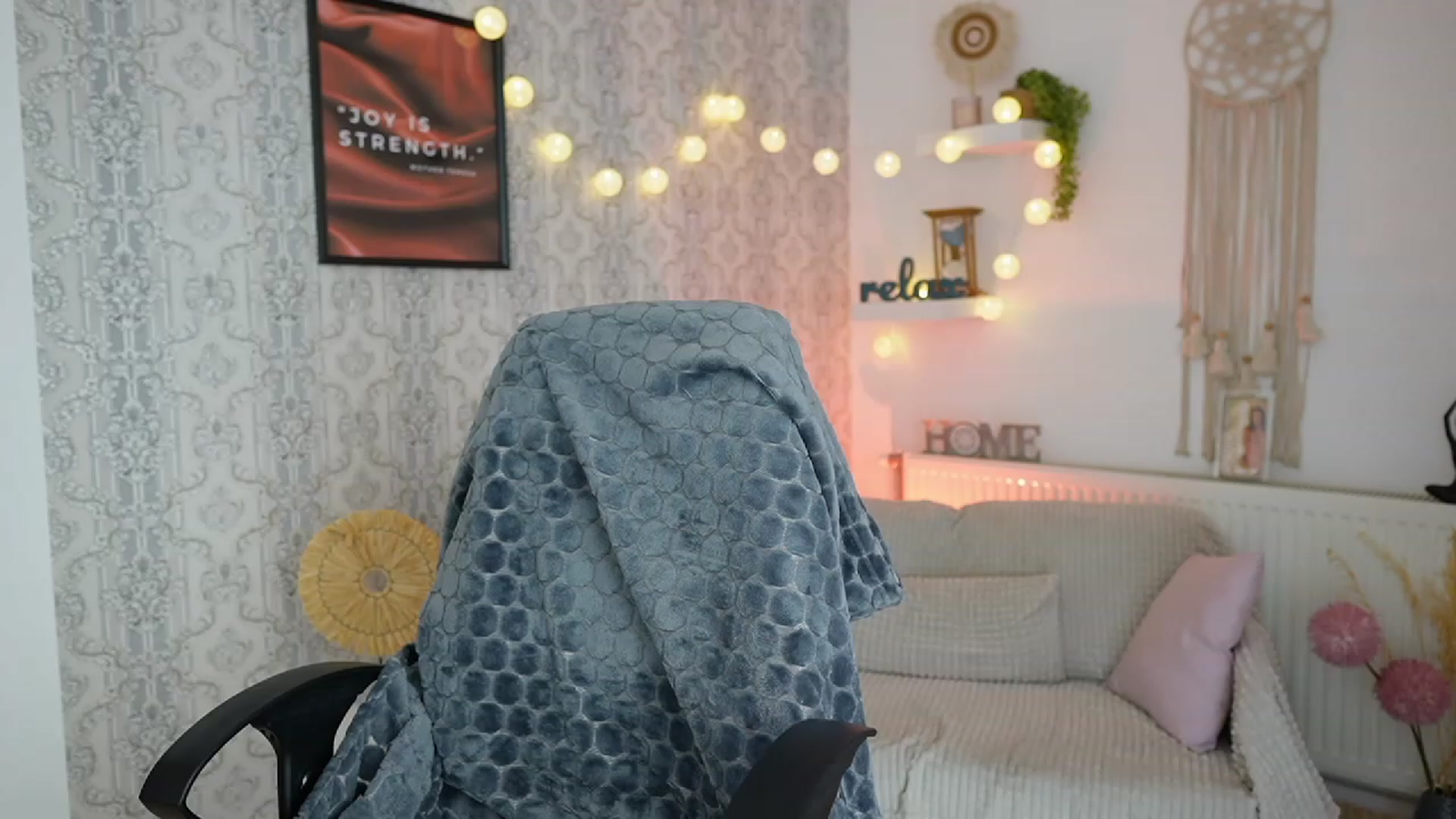 Gallery image thumbnail from Cherry__Blond's myfreecams stream on, 08/09/2023, 10:56 image 14 of 20