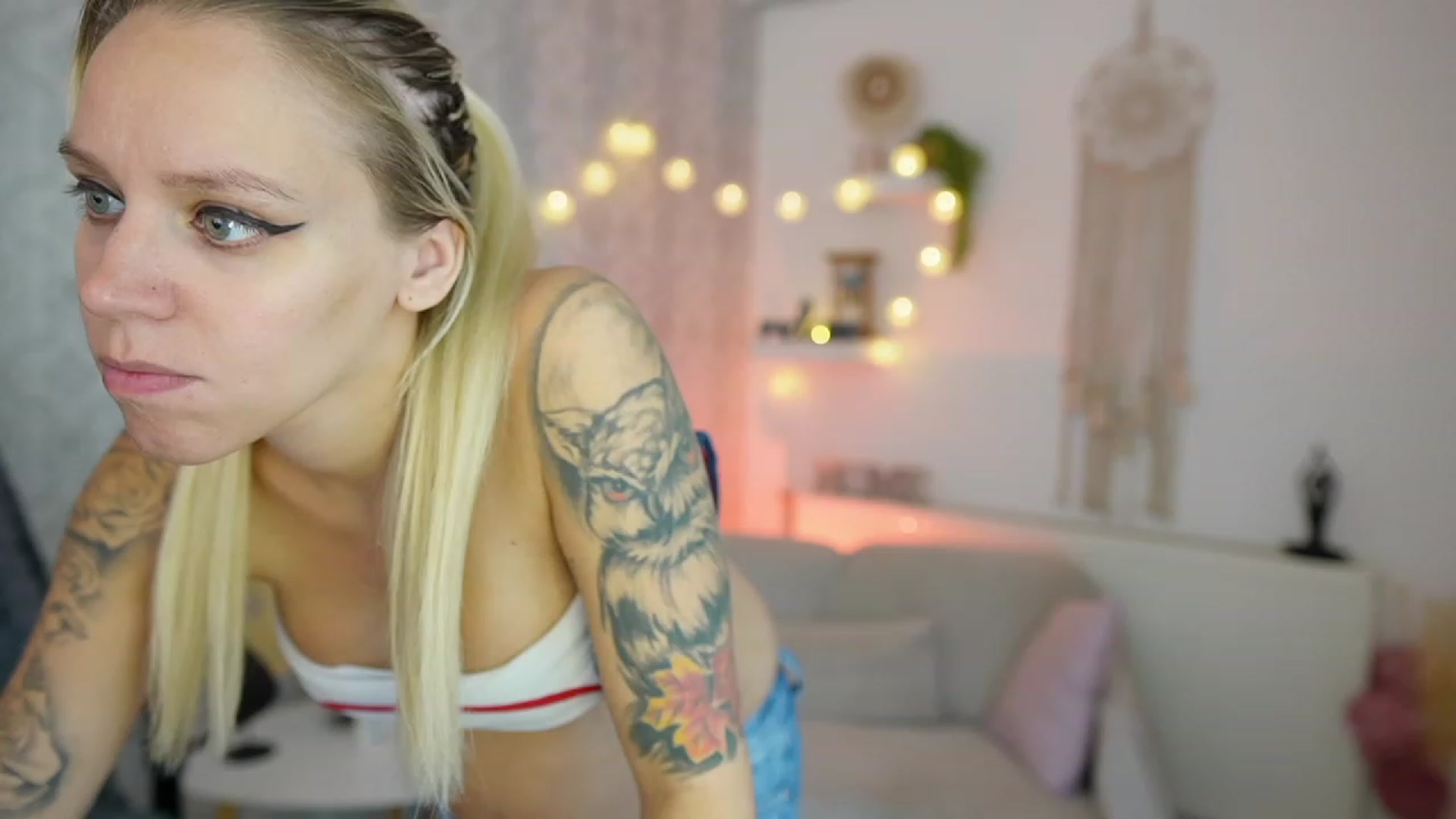 Gallery image thumbnail from Cherry__Blond's myfreecams stream on, 08/10/2023, 08:48 image 12 of 20