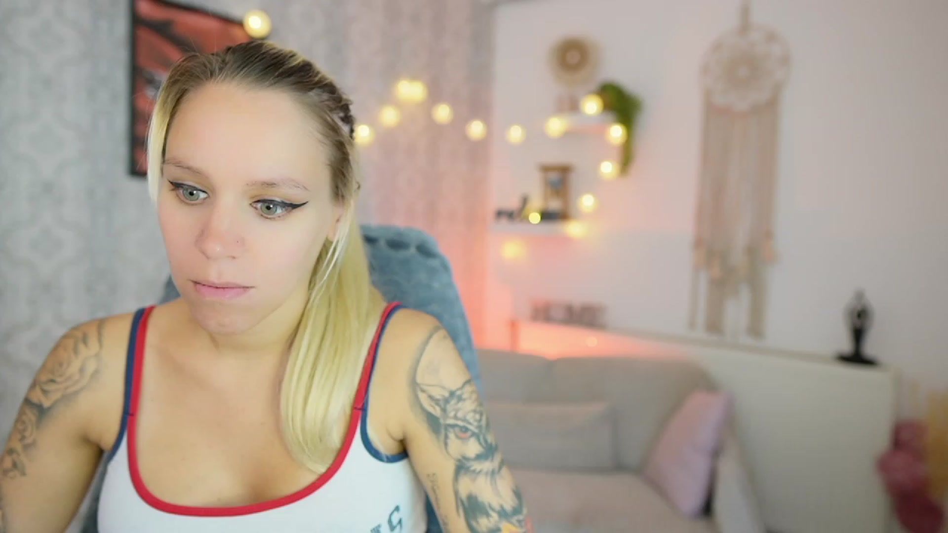 Gallery image thumbnail from Cherry__Blond's myfreecams stream on, 08/10/2023, 10:56 image 16 of 20