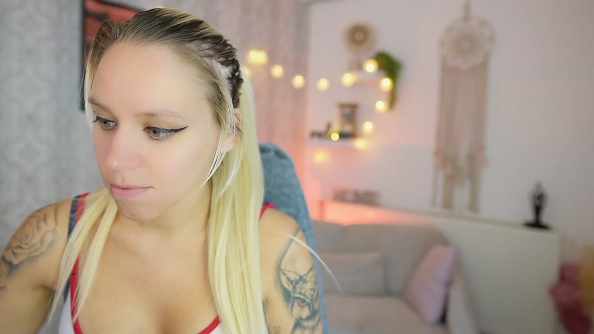 Gallery image thumbnail from Cherry__Blond's myfreecams stream on, 08/10/2023, 10:56 image 9 of 20