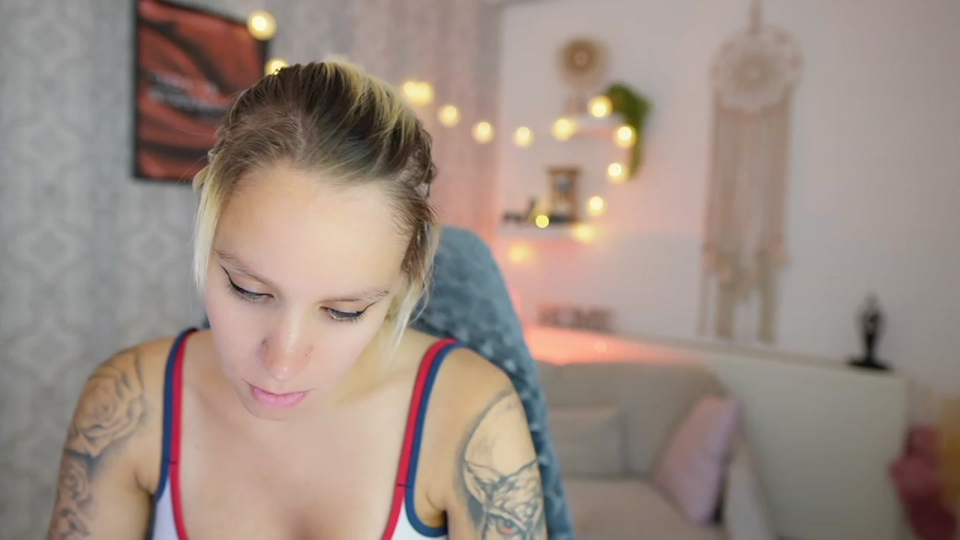 Gallery image thumbnail from Cherry__Blond's myfreecams stream on, 08/10/2023, 12:38 image 14 of 20