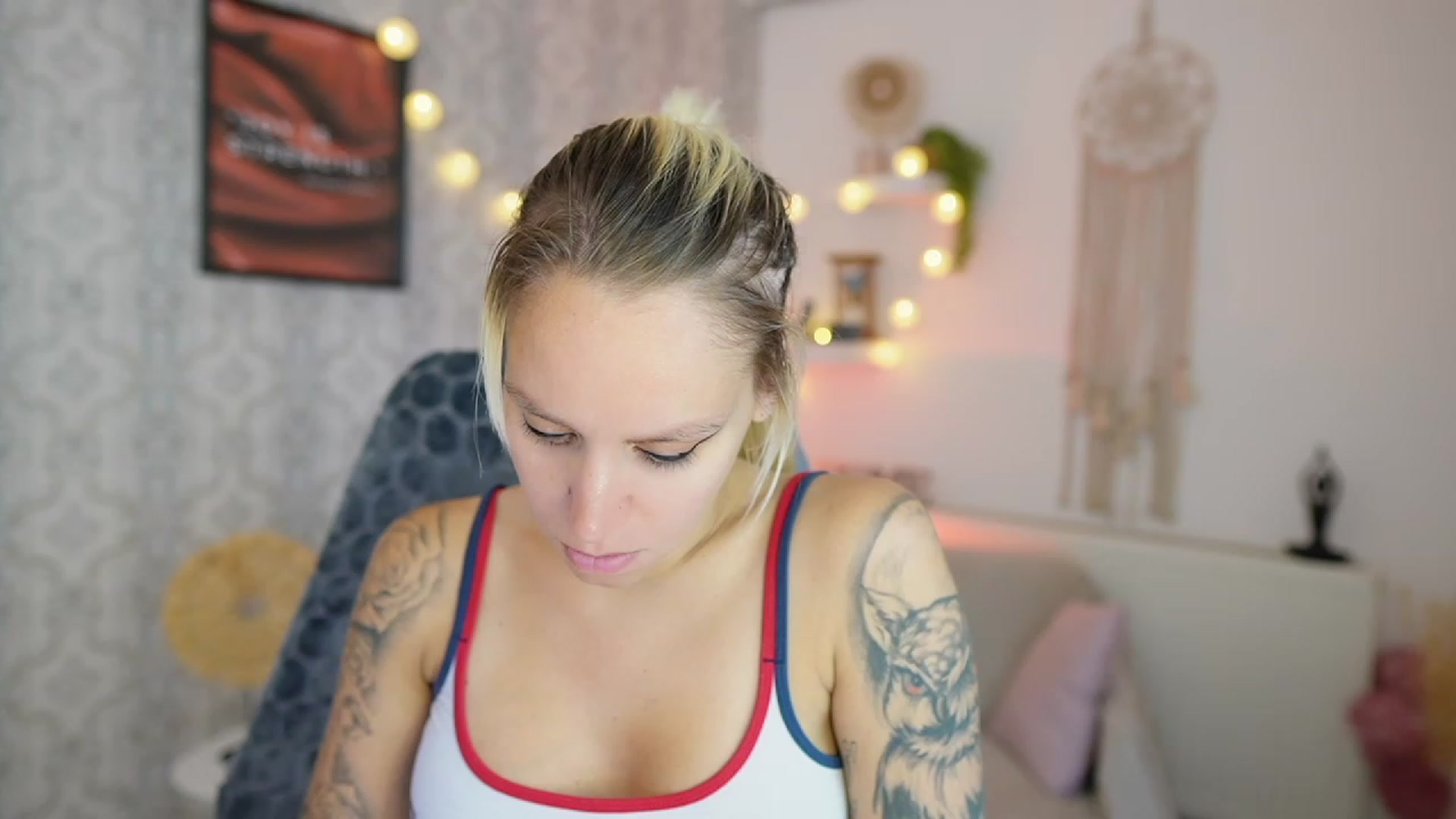 Gallery image thumbnail from Cherry__Blond's myfreecams stream on, 08/10/2023, 12:38 image 16 of 20