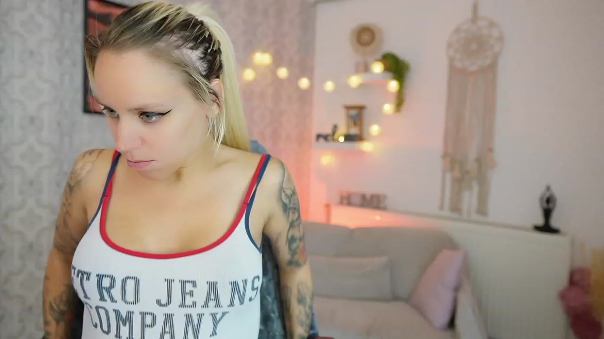 Gallery image thumbnail from Cherry__Blond's myfreecams stream on, 08/10/2023, 12:38 image 9 of 20