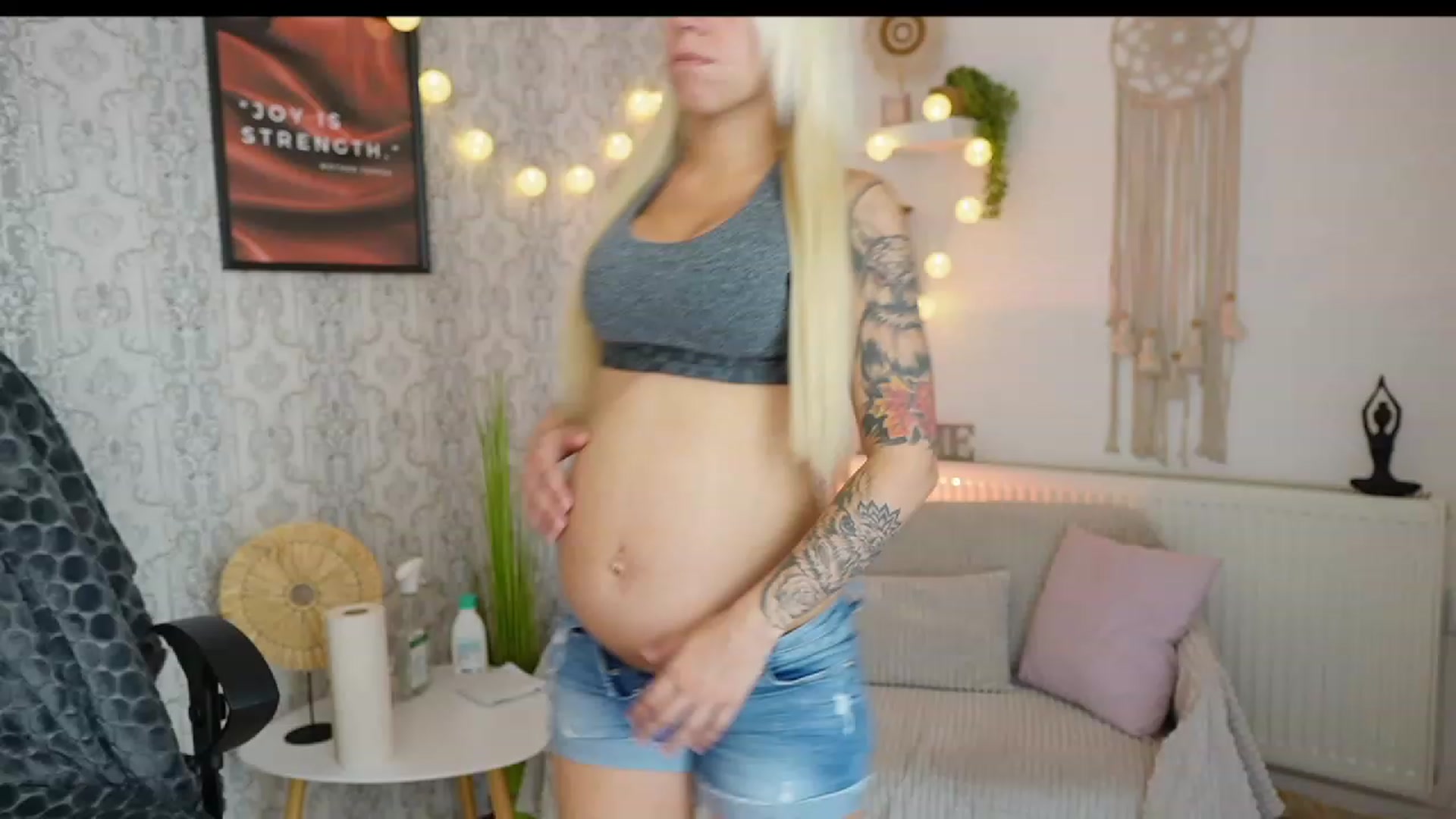 Gallery image thumbnail from Cherry__Blond's myfreecams stream on, 08/16/2023, 09:10 image 17 of 20