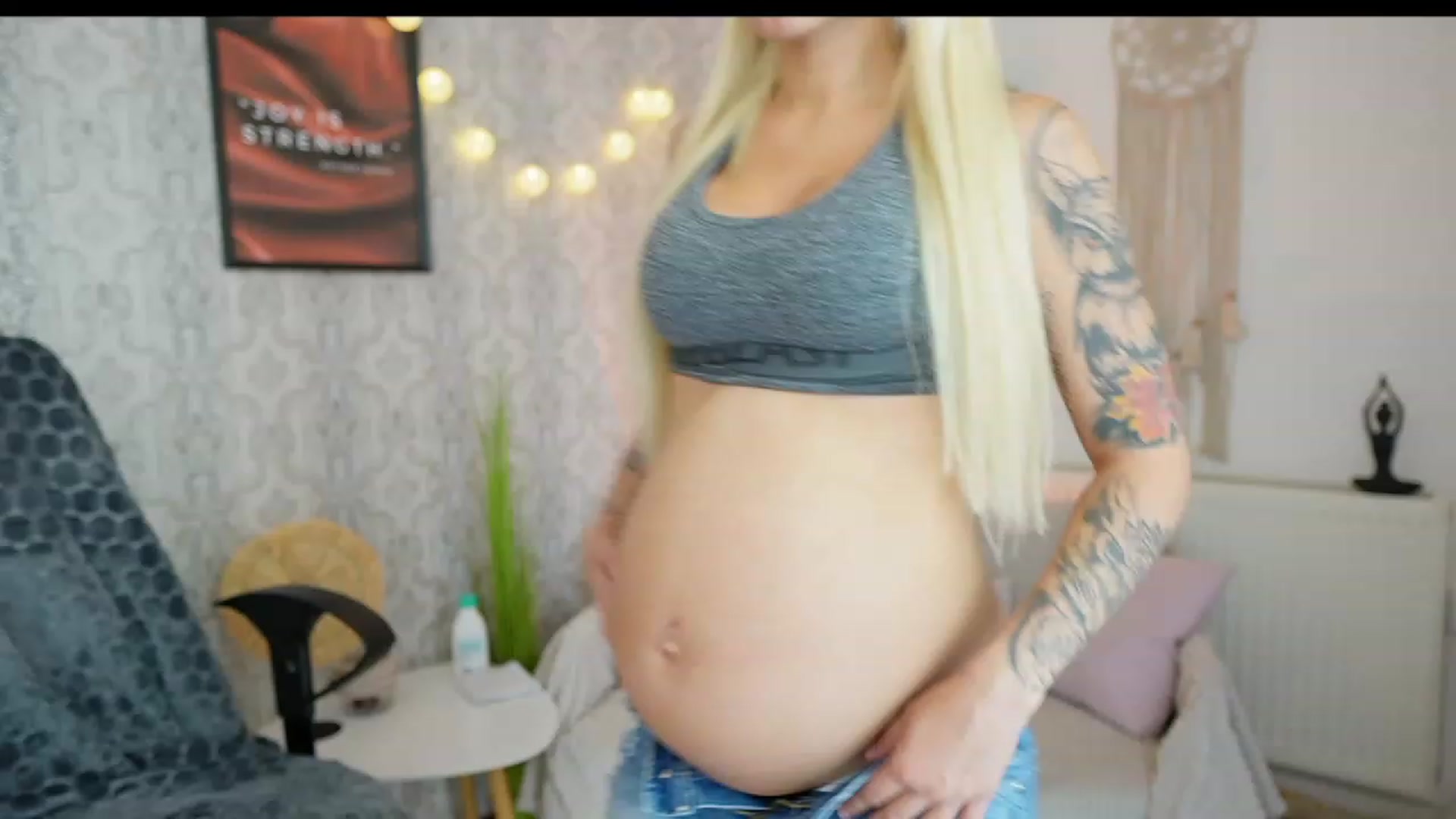 Gallery image thumbnail from Cherry__Blond's myfreecams stream on, 08/16/2023, 09:50 image 14 of 20