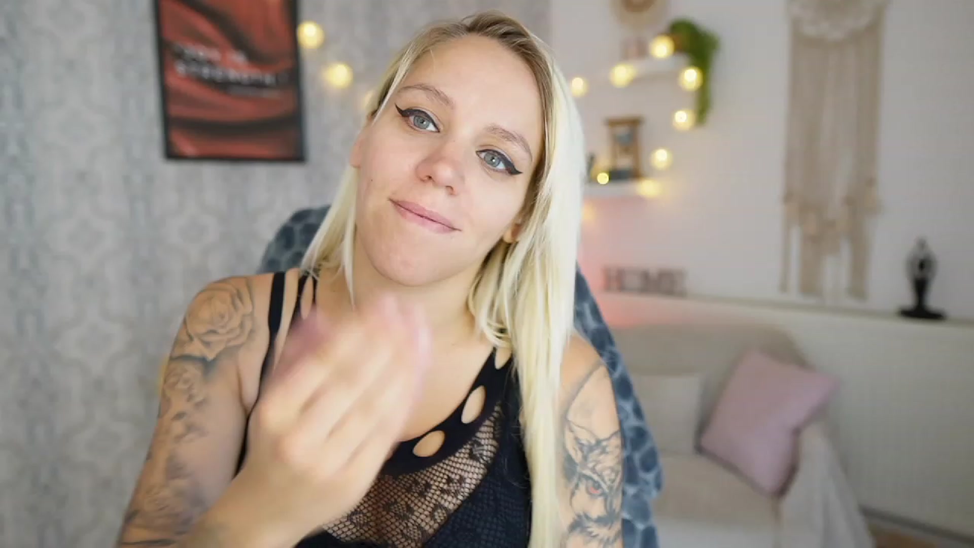 Gallery image thumbnail from Cherry__Blond's myfreecams stream on, 08/18/2023, 10:01 image 17 of 20