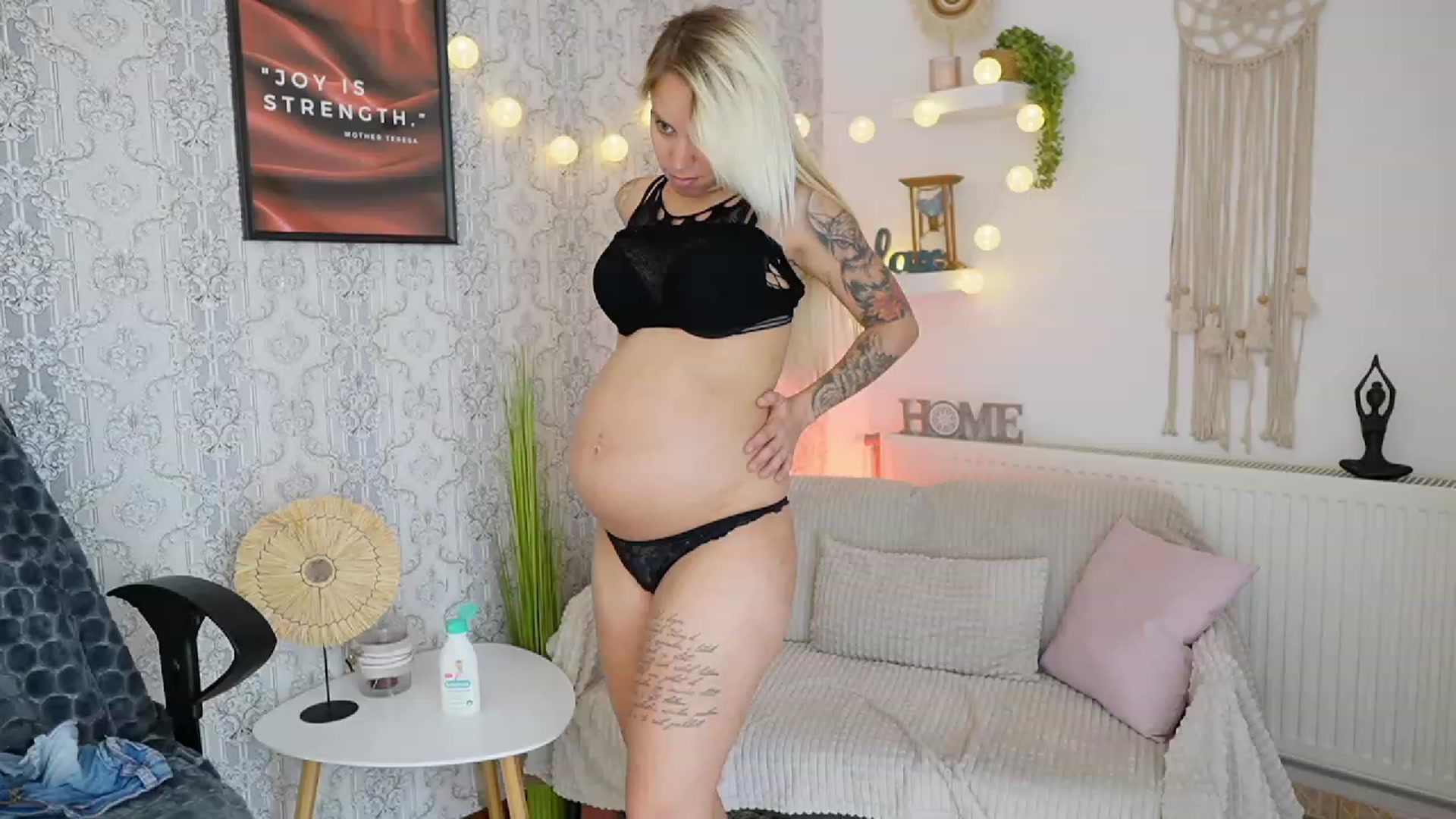 Gallery image thumbnail from Cherry__Blond's myfreecams stream on, 08/18/2023, 10:01 image 4 of 20