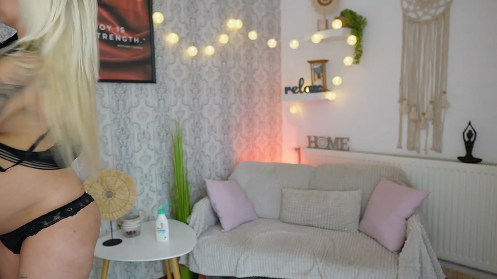 Gallery image thumbnail from Cherry__Blond's myfreecams stream on, 08/18/2023, 11:37 image 5 of 20