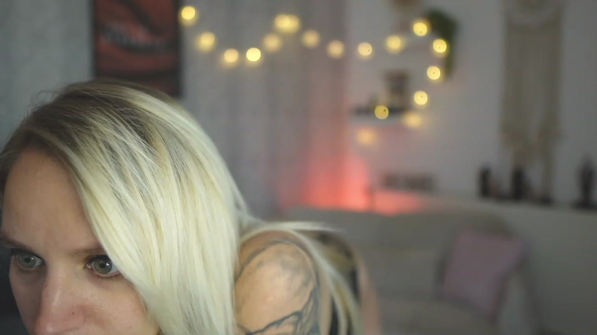 Gallery image thumbnail from Cherry__Blond's myfreecams stream on, 08/27/2023, 11:17 image 13 of 20