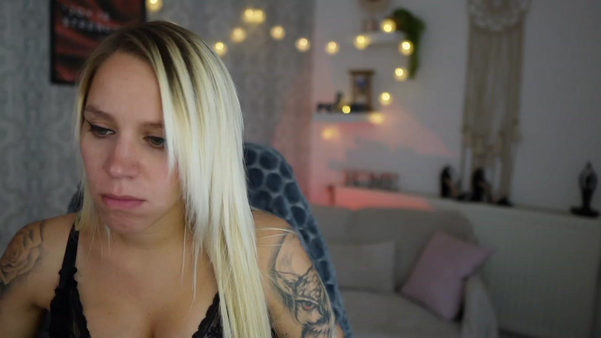 Gallery image thumbnail from Cherry__Blond's myfreecams stream on, 09/01/2023, 09:34 image 16 of 20