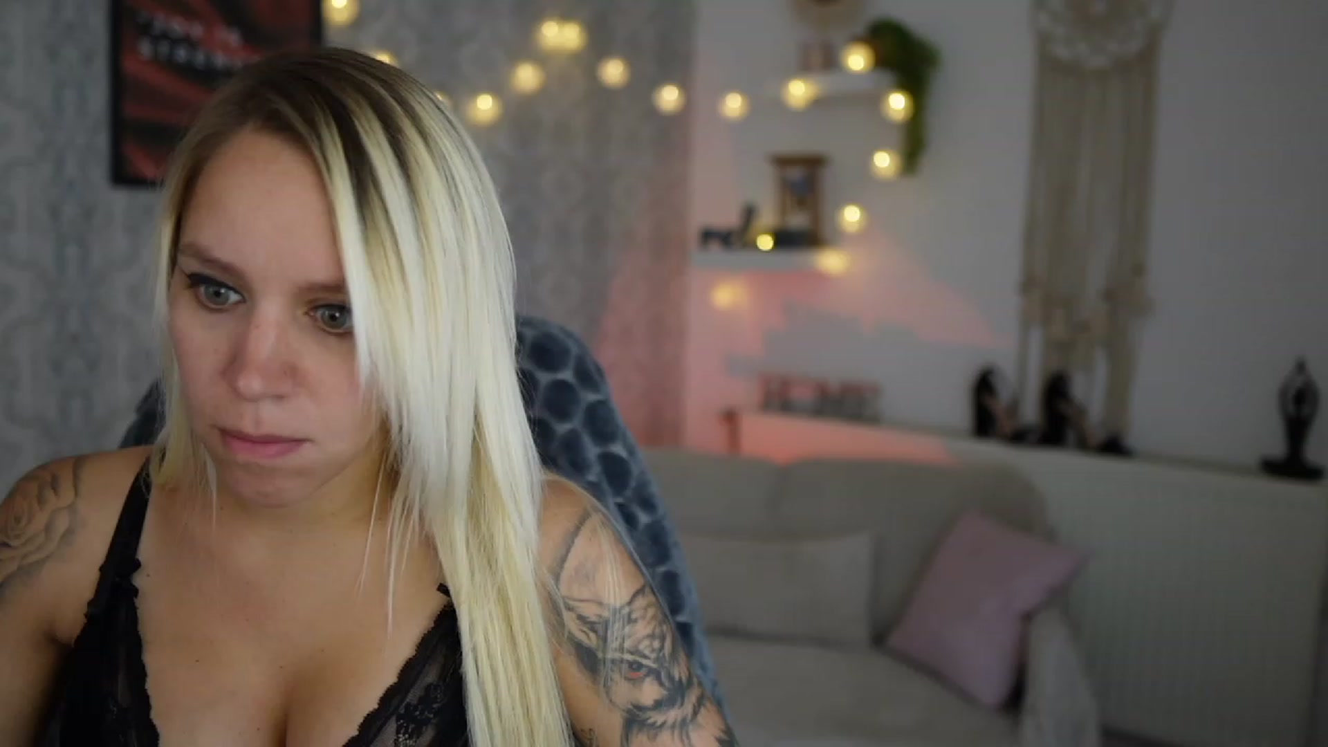 Gallery image thumbnail from Cherry__Blond's myfreecams stream on, 09/01/2023, 09:34 image 12 of 20