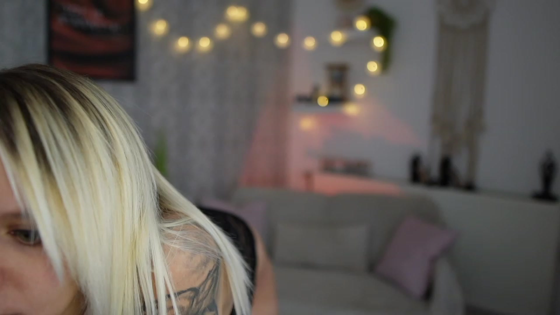 Gallery image thumbnail from Cherry__Blond's myfreecams stream on, 09/01/2023, 09:34 image 3 of 20