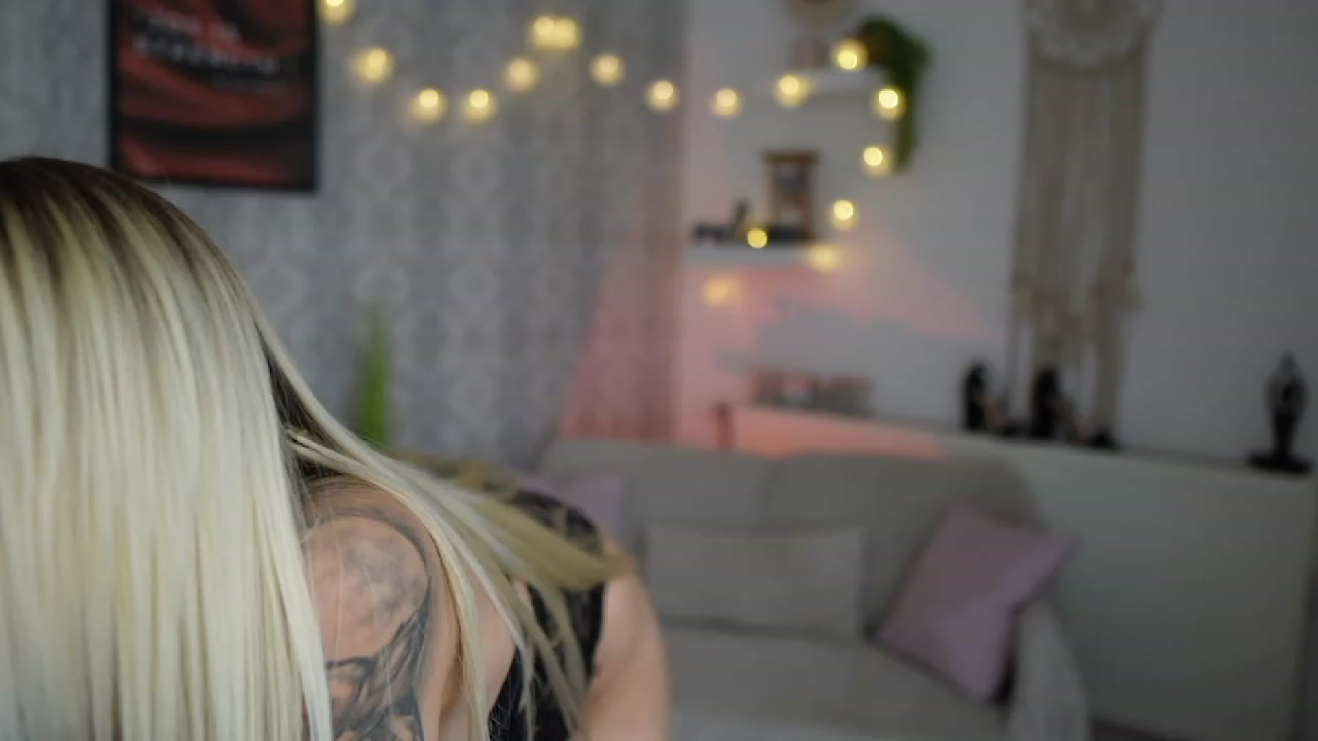 Gallery image thumbnail from Cherry__Blond's myfreecams stream on, 09/01/2023, 12:17 image 12 of 20