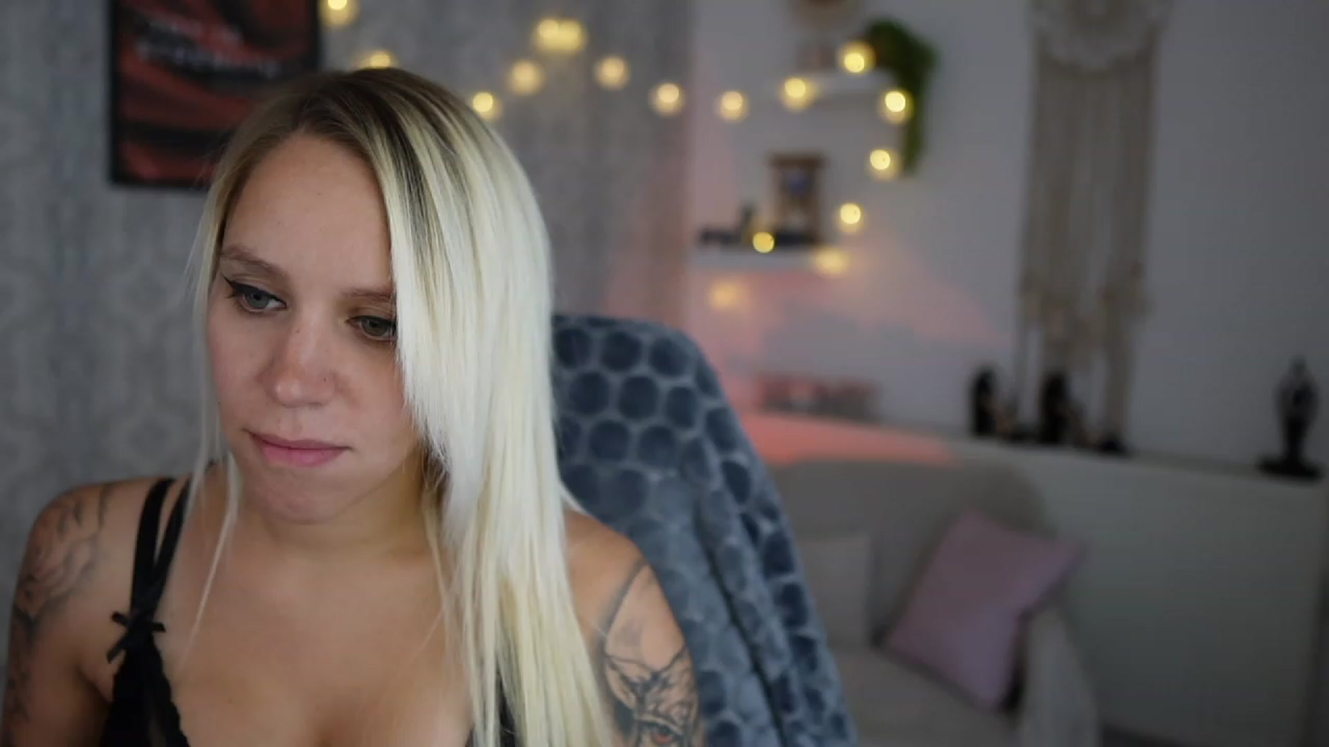 Gallery image thumbnail from Cherry__Blond's myfreecams stream on, 09/01/2023, 12:17 image 6 of 20