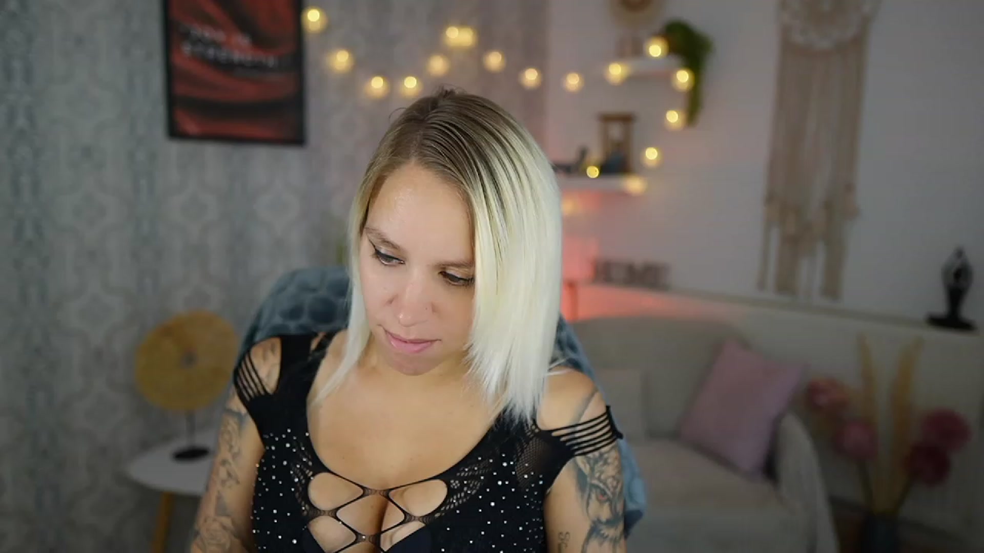 Gallery image thumbnail from Cherry__Blond's myfreecams stream on, 09/13/2023, 09:01 image 5 of 20
