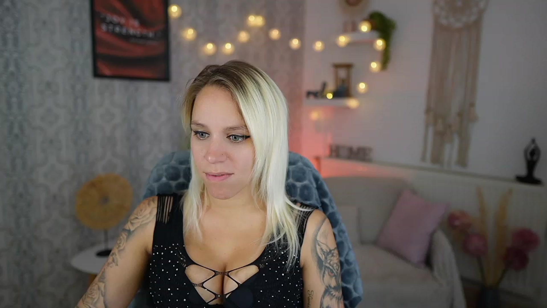 Gallery image thumbnail from Cherry__Blond's myfreecams stream on, 09/13/2023, 11:03 image 6 of 20